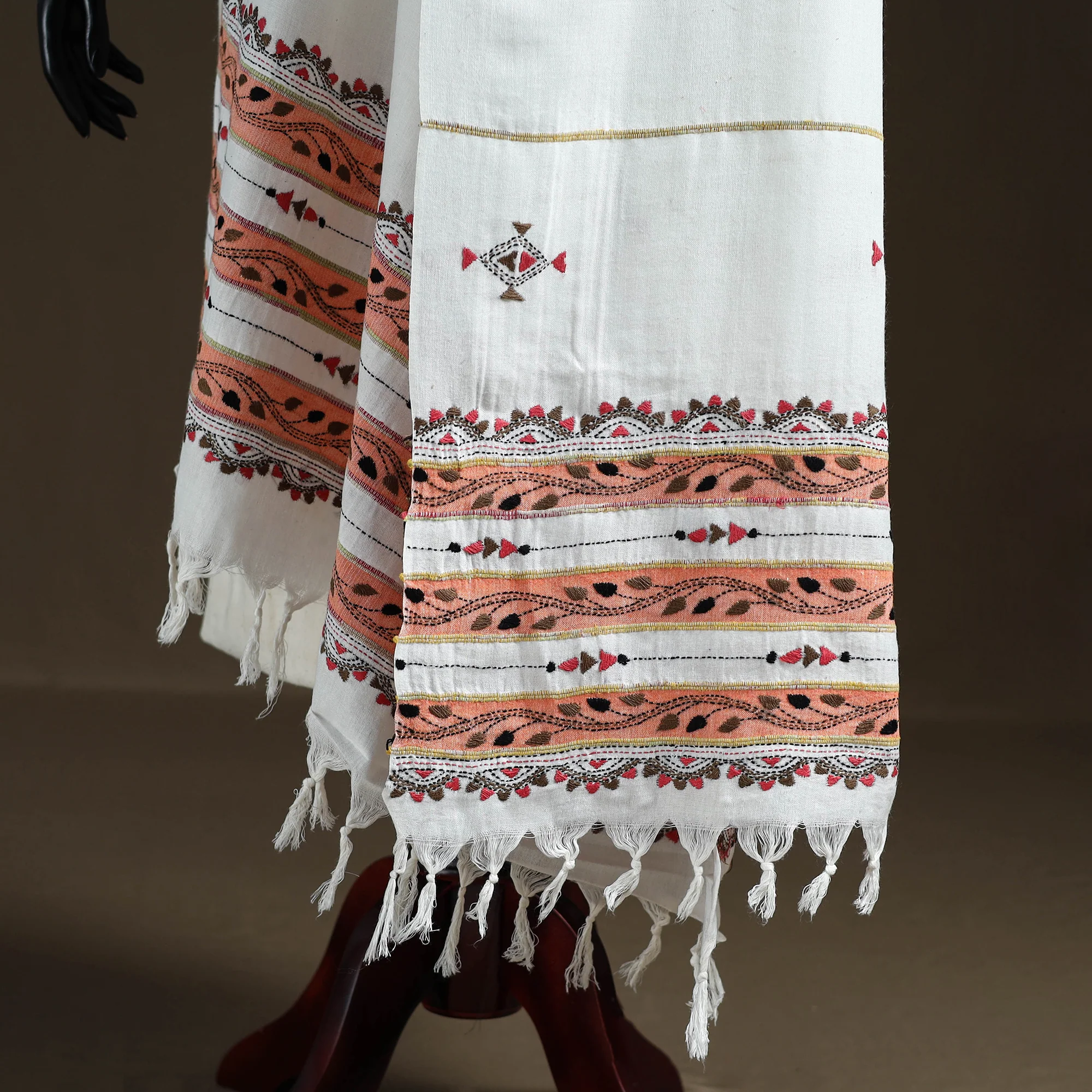 White - Kantha Hand Embroidered Khes Handwoven Cotton Dupatta 19 - Image 4