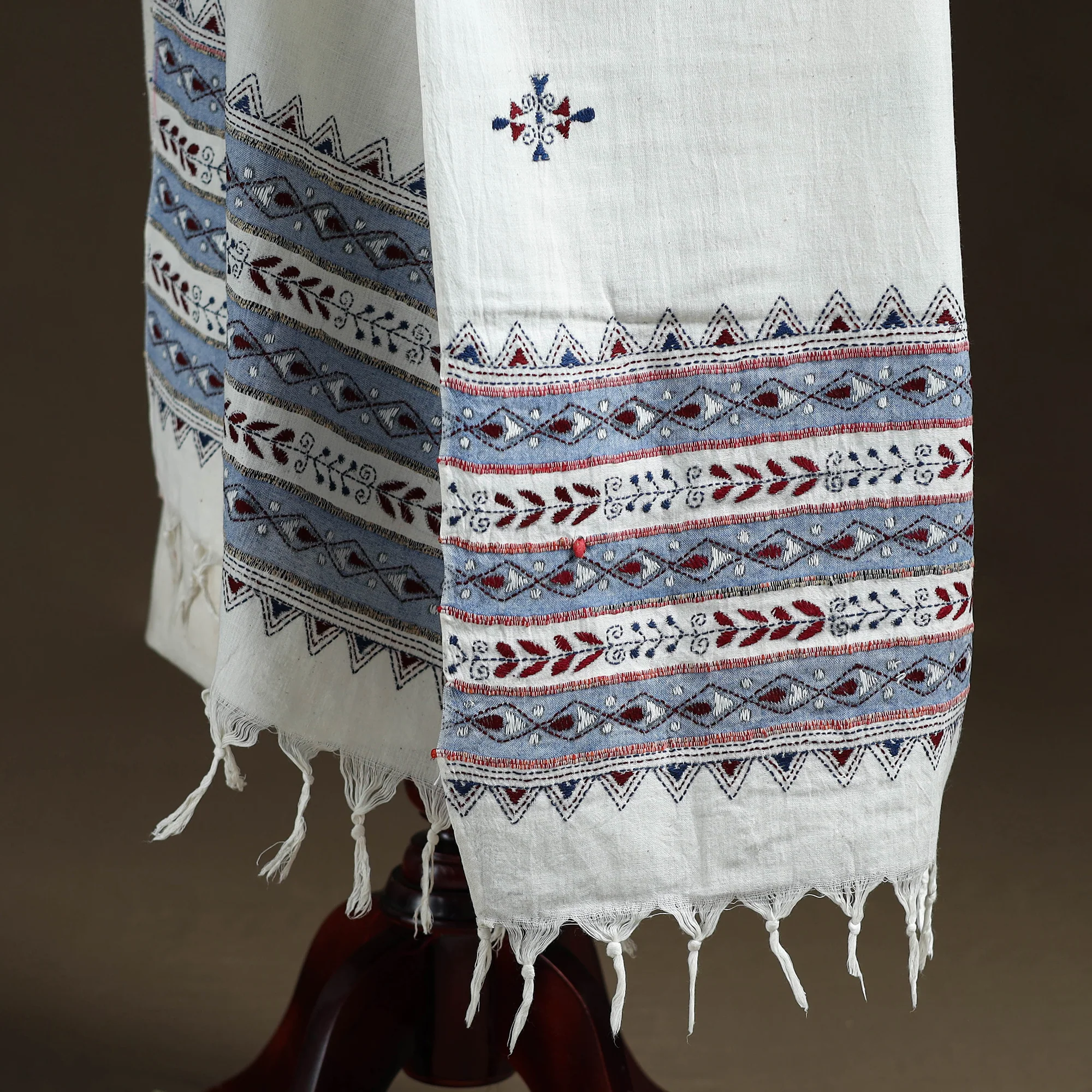 White - Kantha Hand Embroidered Khes Handwoven Cotton Dupatta 26 - Image 4