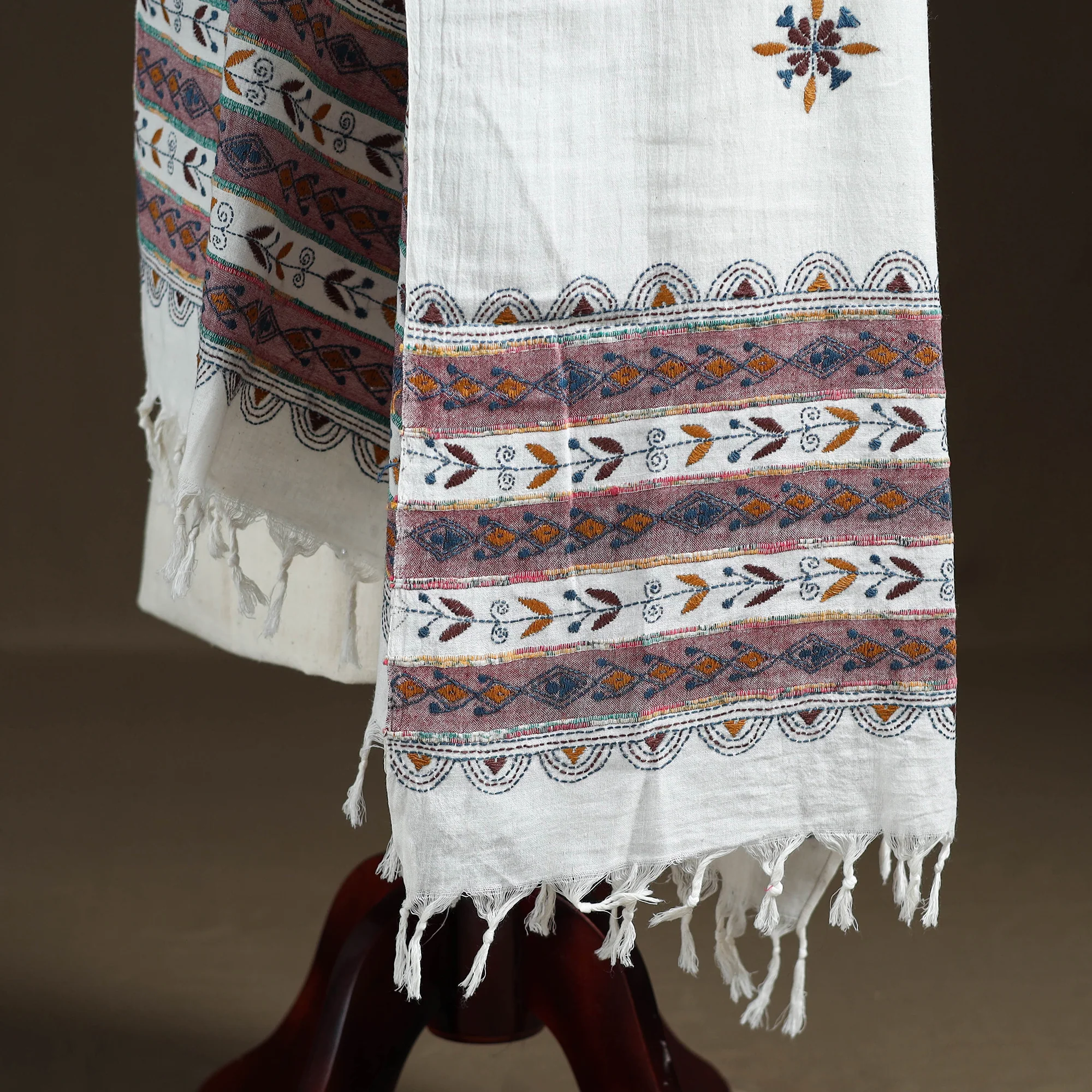 White - Kantha Hand Embroidered Khes Handwoven Cotton Dupatta 27 - Image 4