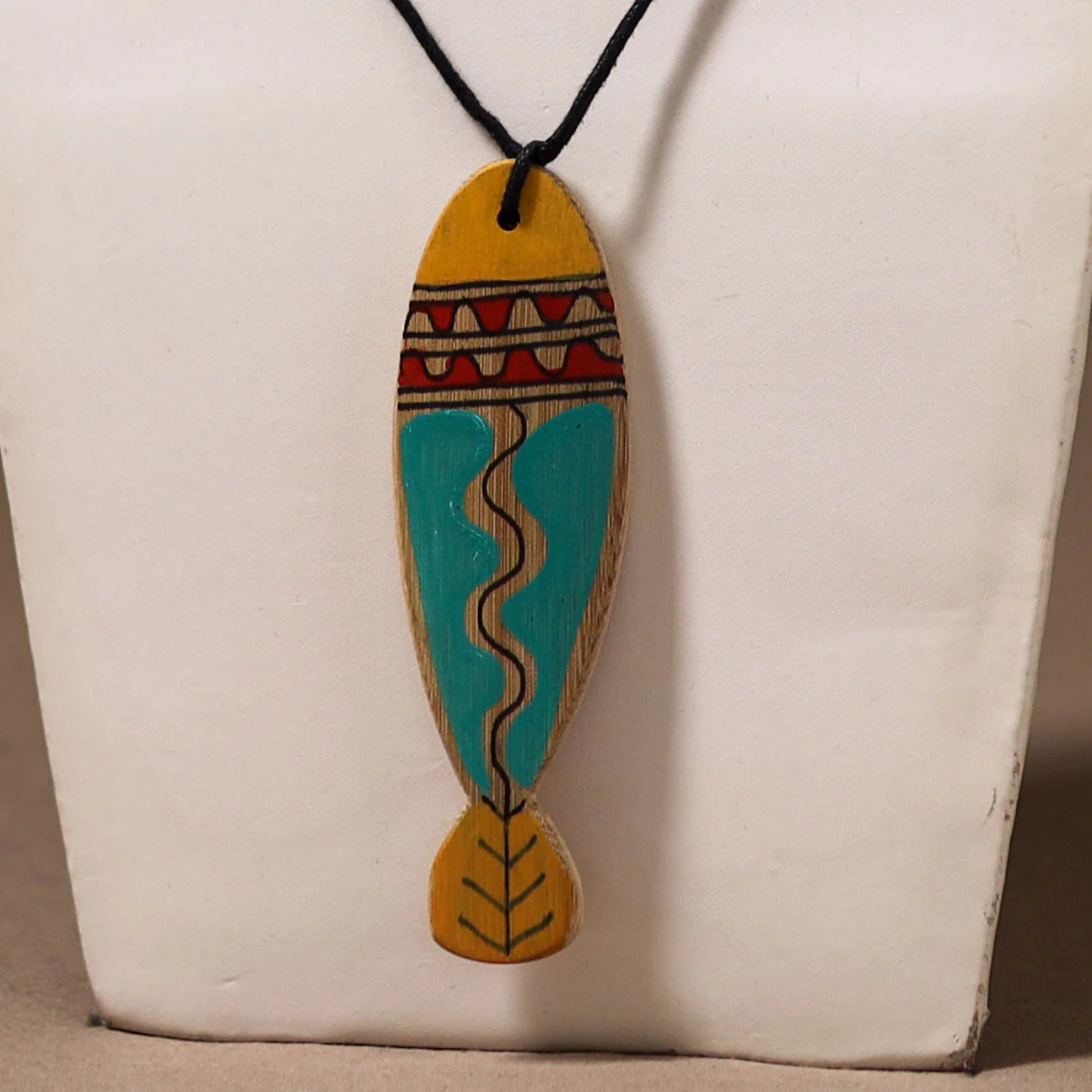 Kerala Mural Handpainted Bamboo Fish Necklace 121 - Image 2