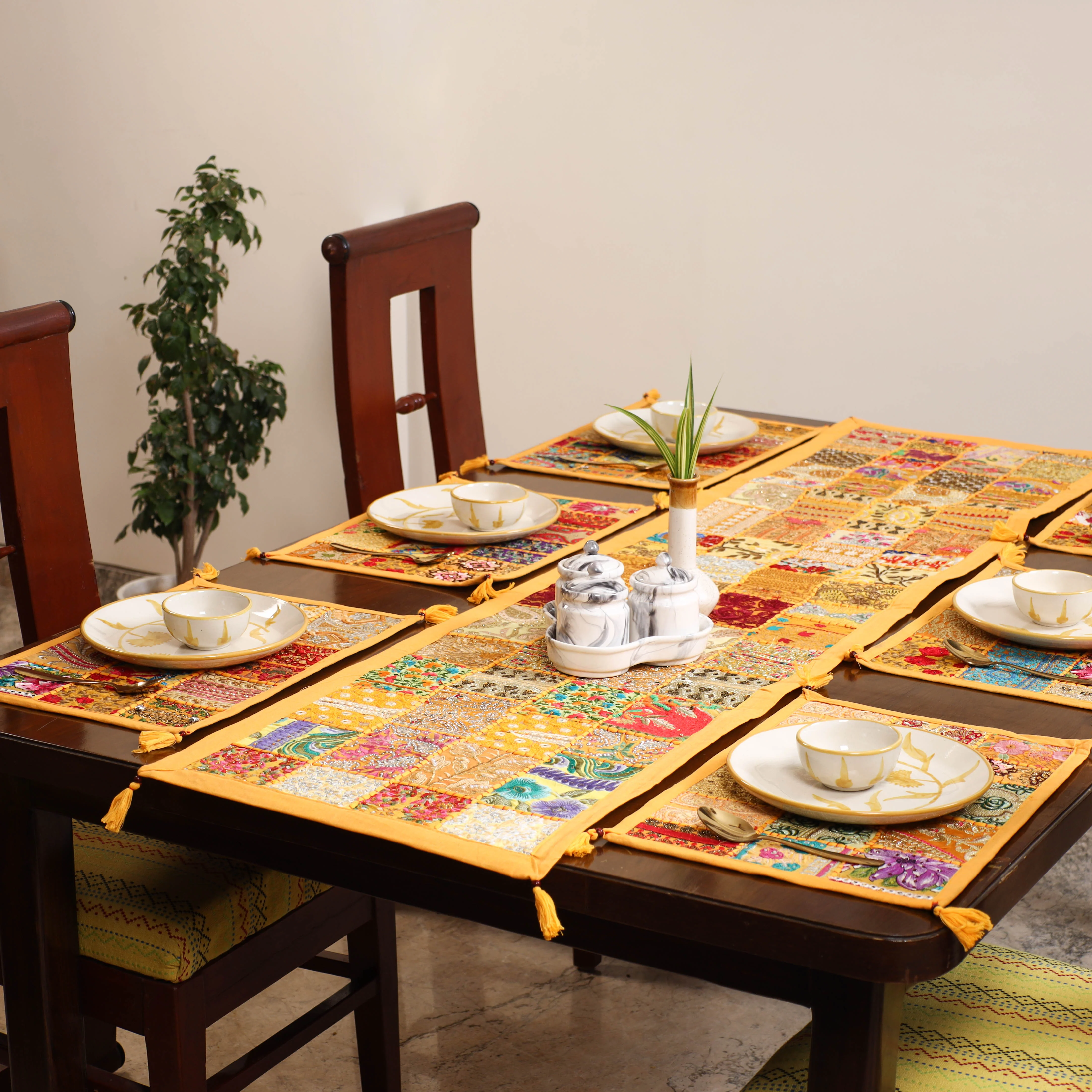 Khambadiya Patchwork Table Runner Set (Set of 7) 02