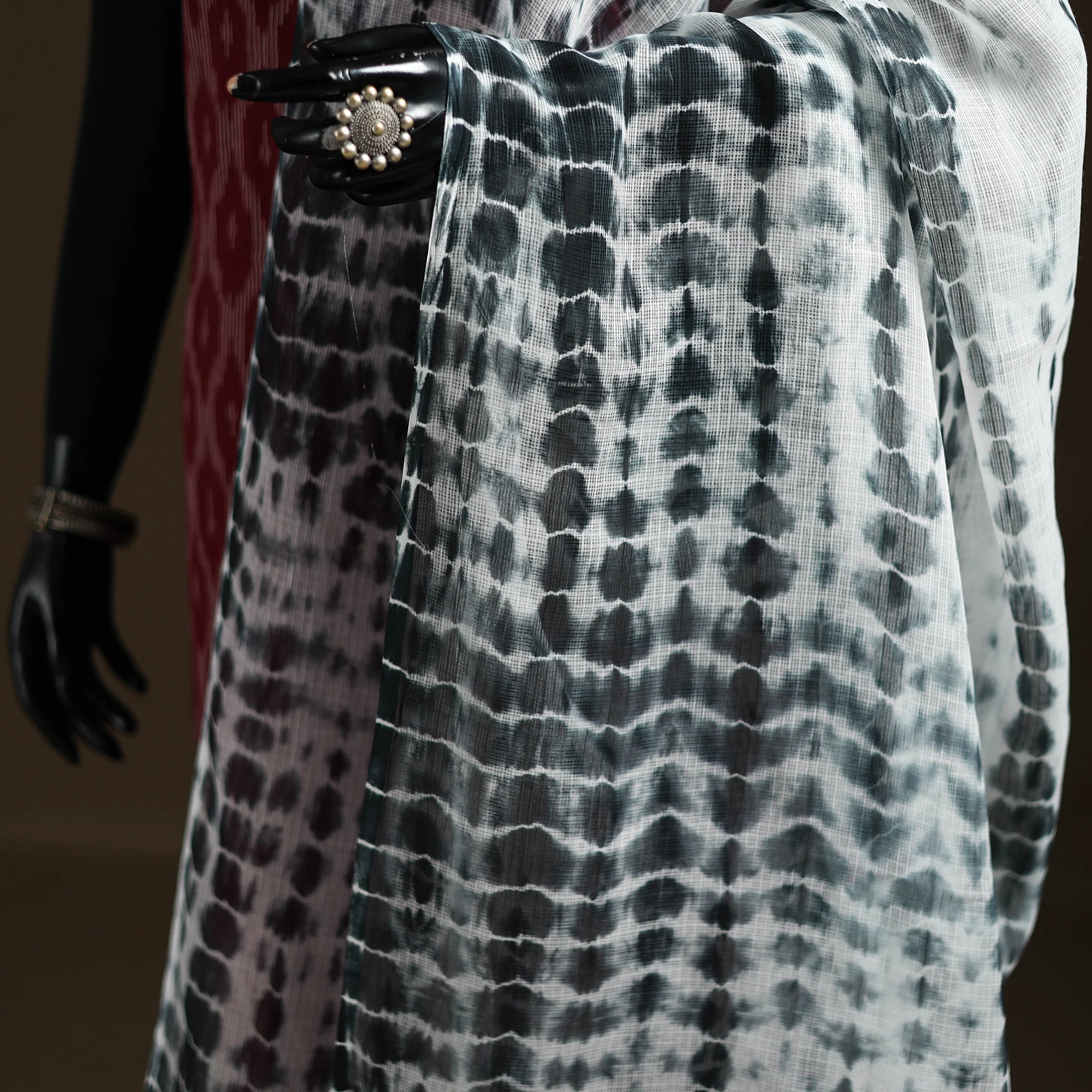 White - Kota Doria Cotton Tie-Dye Shibori Dupatta with Tassels 10 - Image 3