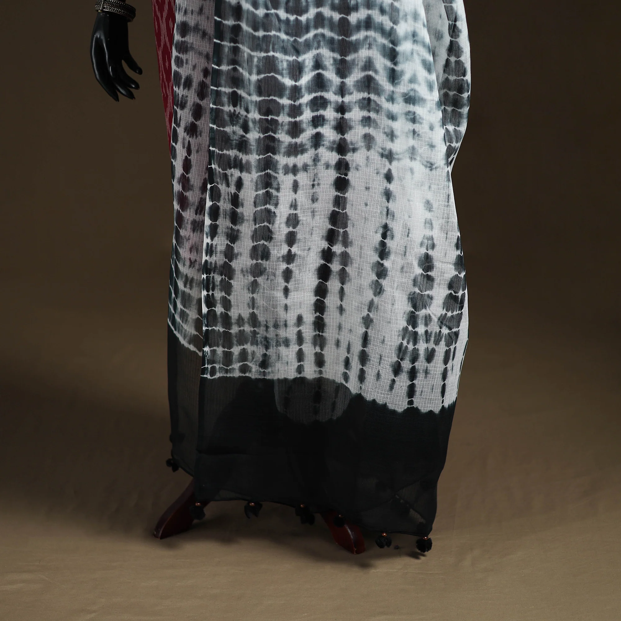 White - Kota Doria Cotton Tie-Dye Shibori Dupatta with Tassels 10 - Image 4