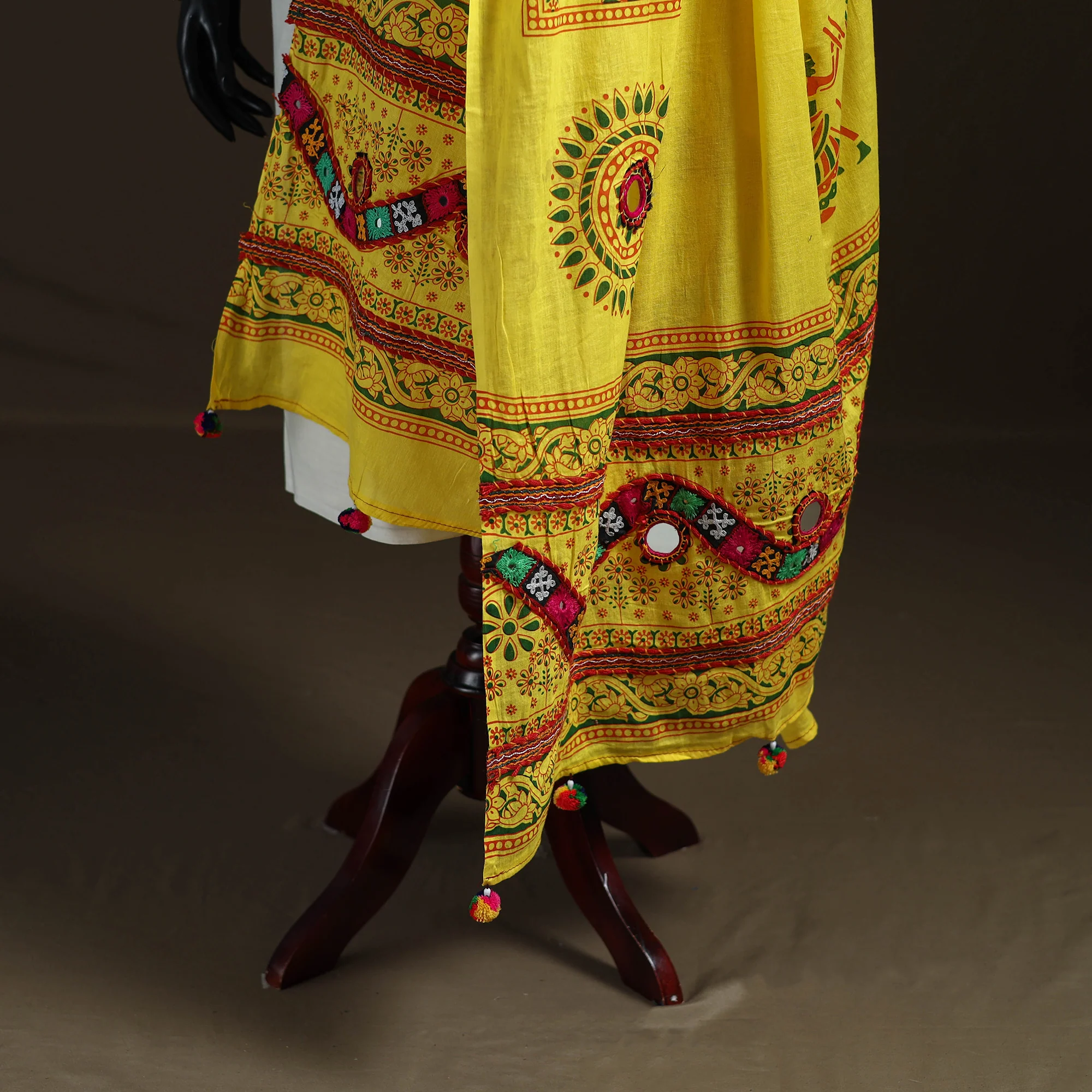 Kutch Hand Embroidered Mirror Work Printed Cotton Dupatta 02 - Image 4