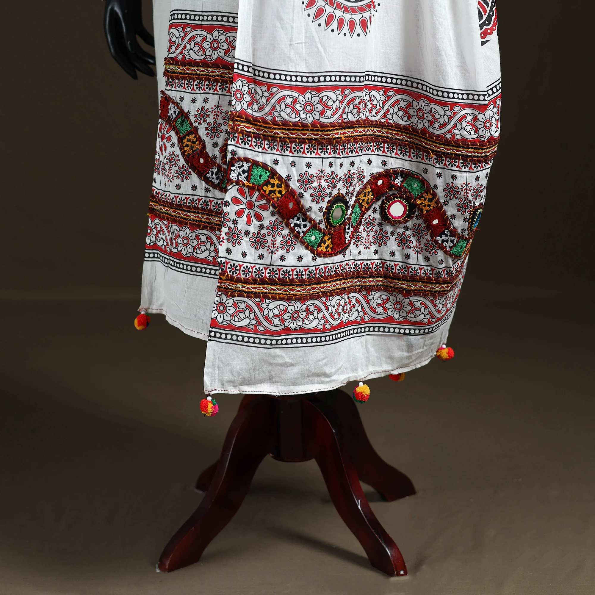 Kutch Hand Embroidered Mirror Work Printed Cotton Dupatta 03 - Image 4