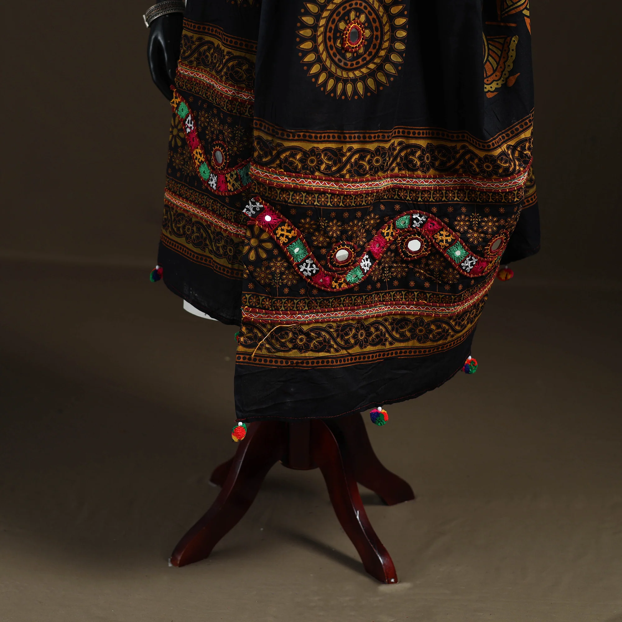 Kutch Hand Embroidered Mirror Work Printed Cotton Dupatta 13 - Image 4