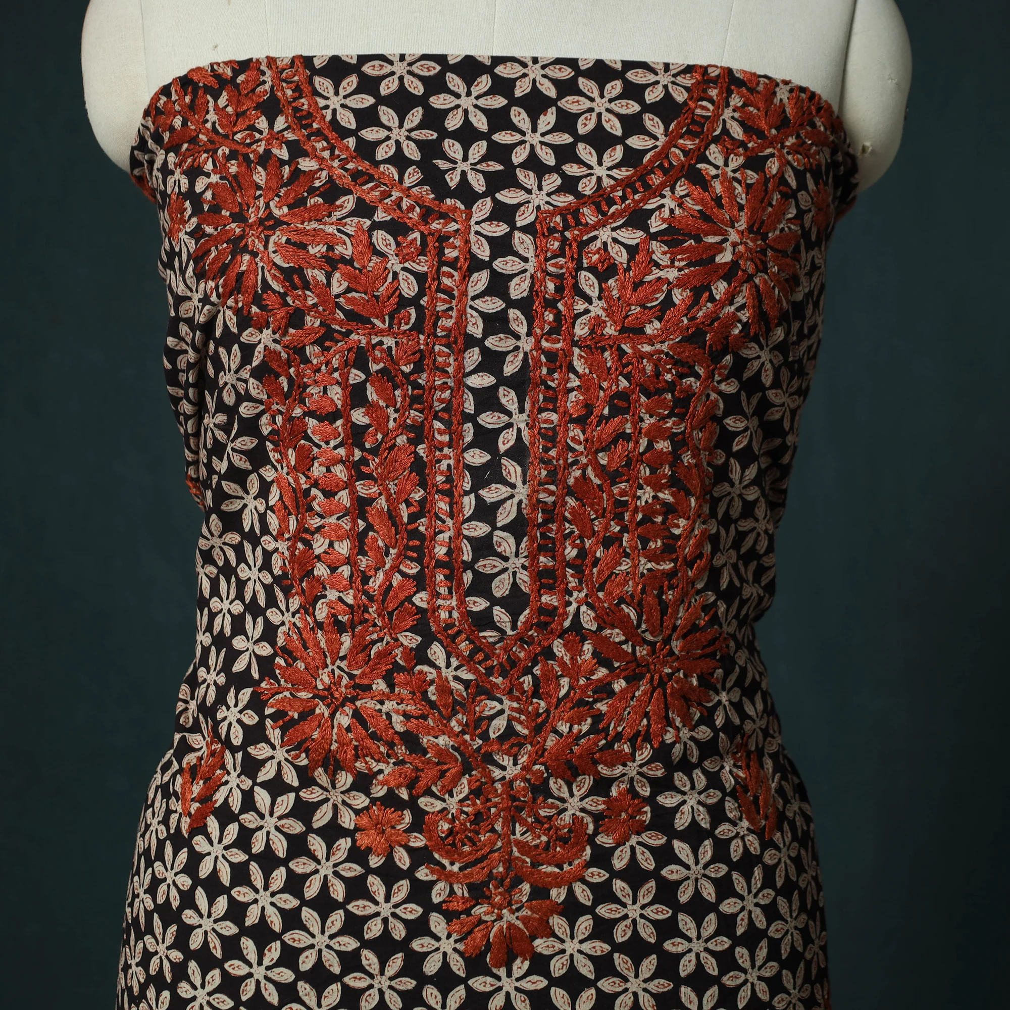 Lucknowi Chikankari Hand Embroidered Bagru Cotton Unstitched Kurta Material (2.5M) 04 - Image 3