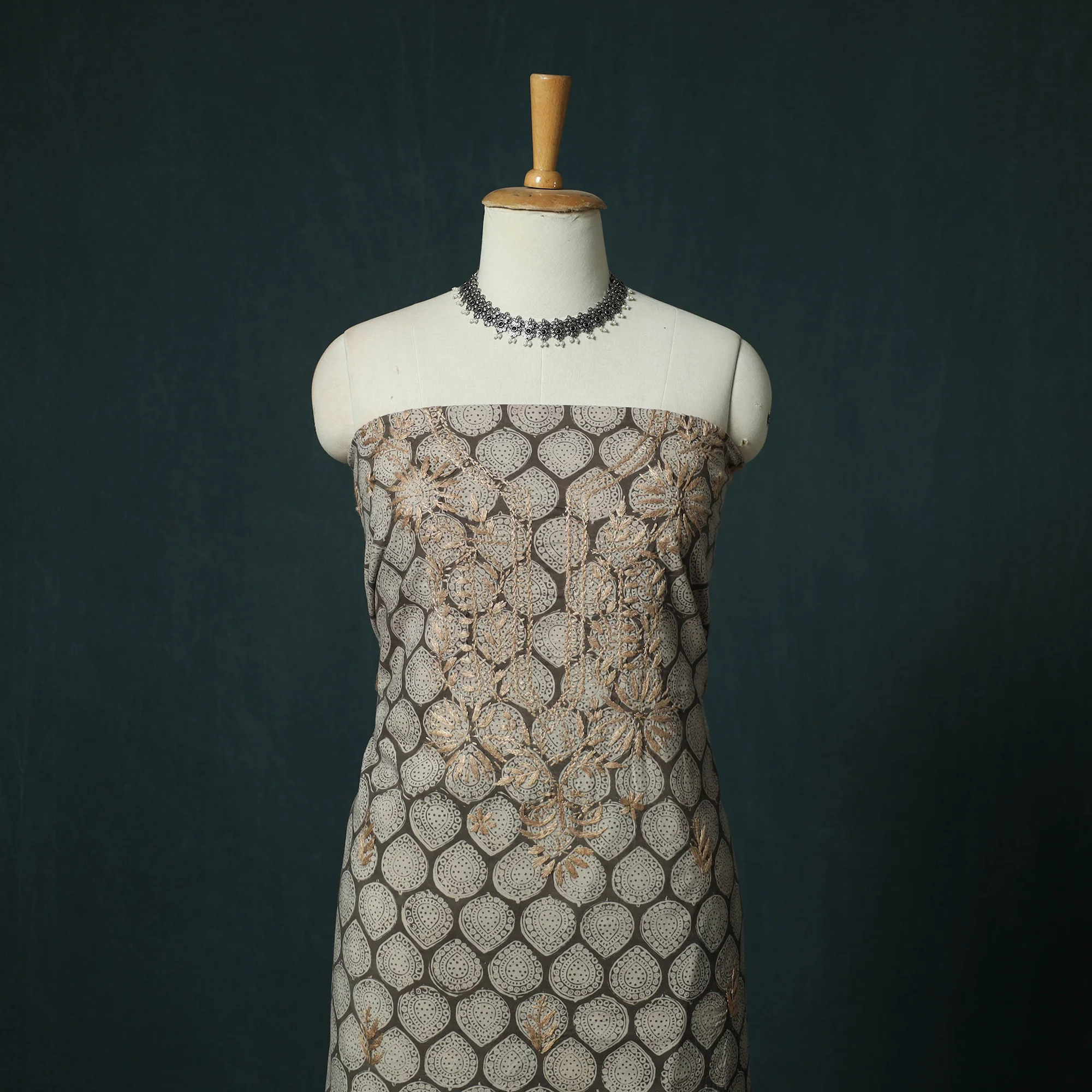 Lucknowi Chikankari Hand Embroidered Bagru Cotton Unstitched Kurta Material (2.5M) 06 - Image 2