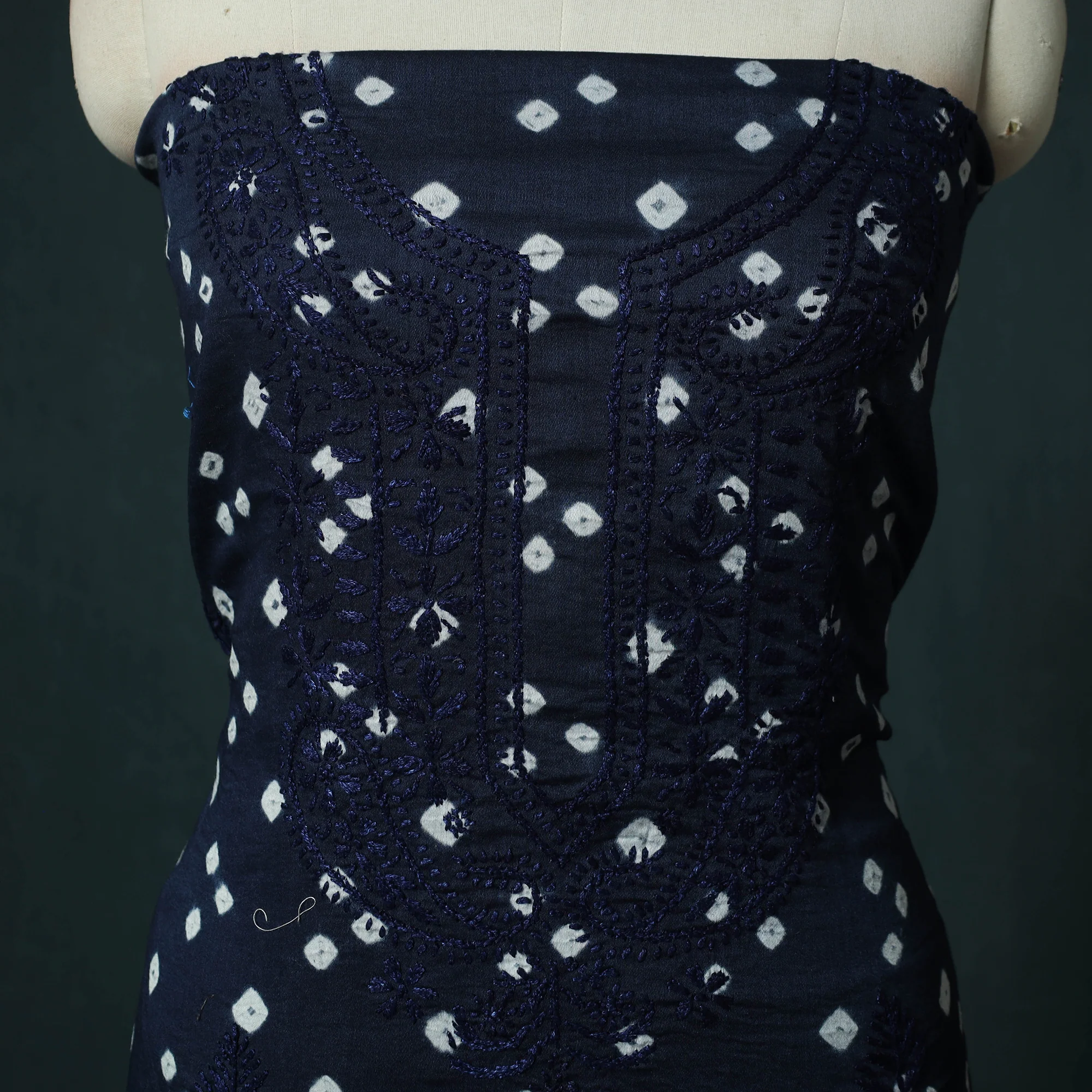 Lucknowi Chikankari Hand Embroidered Bandhani Cotton Unstitched Kurta Material (2.5M) 09 - Image 3
