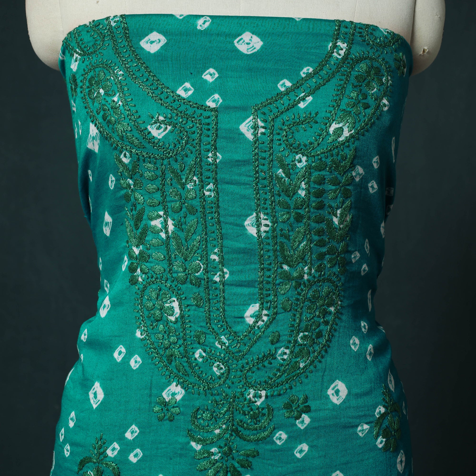 Lucknowi Chikankari Hand Embroidered Bandhani Cotton Unstitched Kurta Material (2.5M) 16 - Image 3