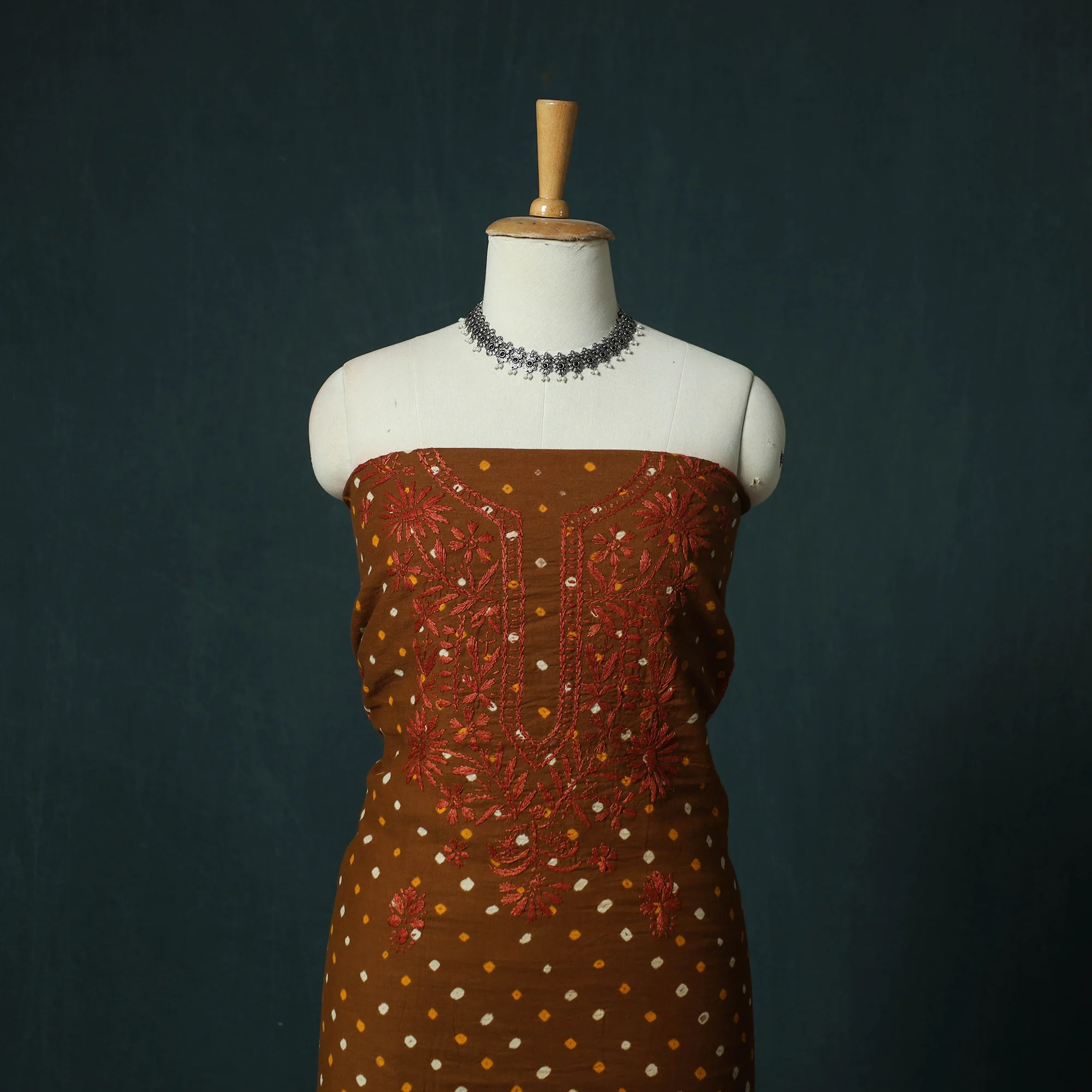 Lucknowi Chikankari Hand Embroidered Bandhani Cotton Unstitched Kurta Material (2.5M) 18 - Image 2