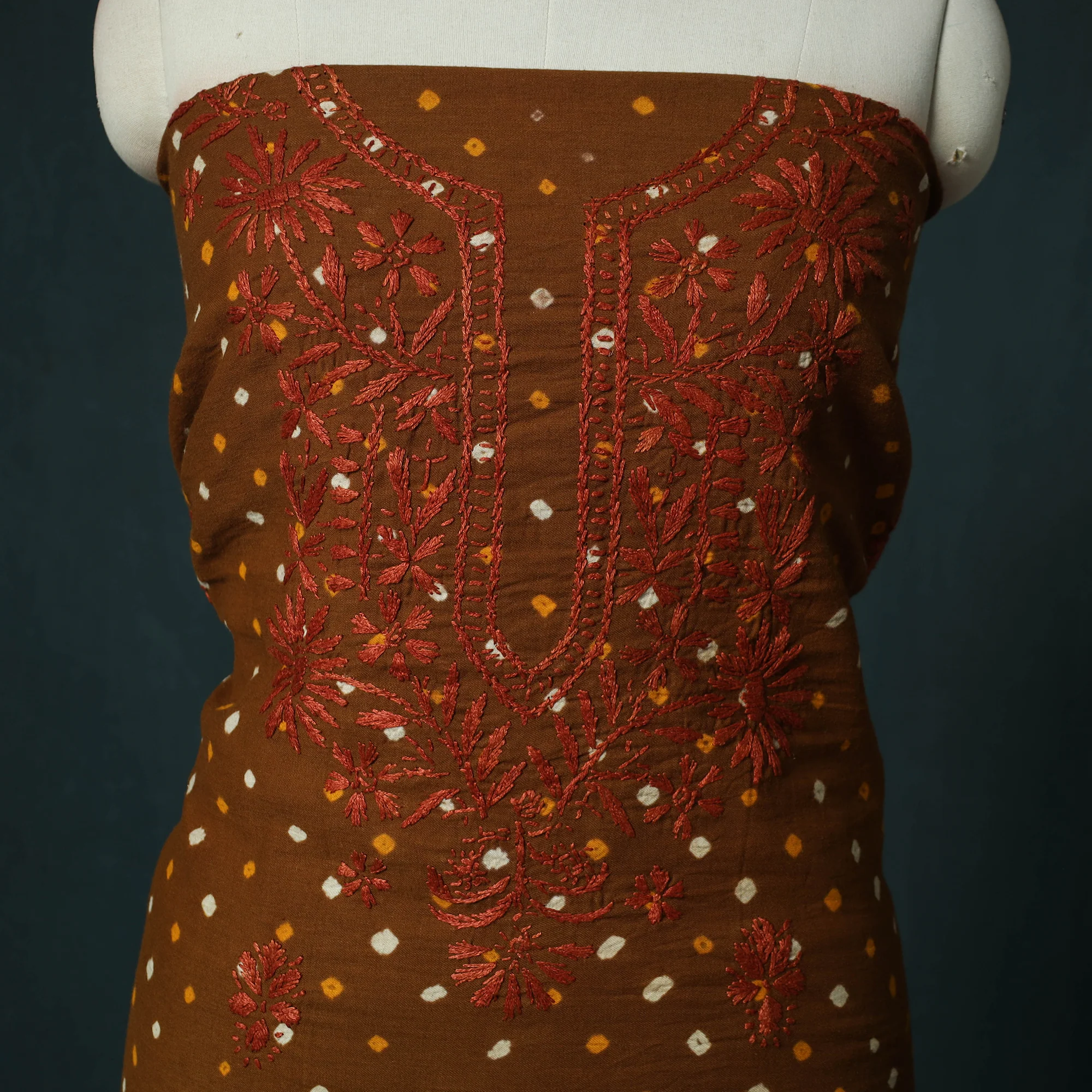 Lucknowi Chikankari Hand Embroidered Bandhani Cotton Unstitched Kurta Material (2.5M) 18 - Image 3