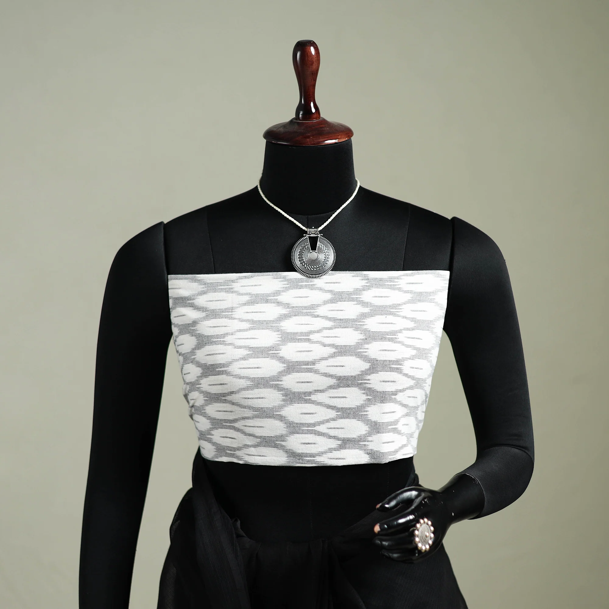 Black - Nazaakat Kota Doria Cotton Plain Saree with Blouse & Jewellery Set 01 - Image 2