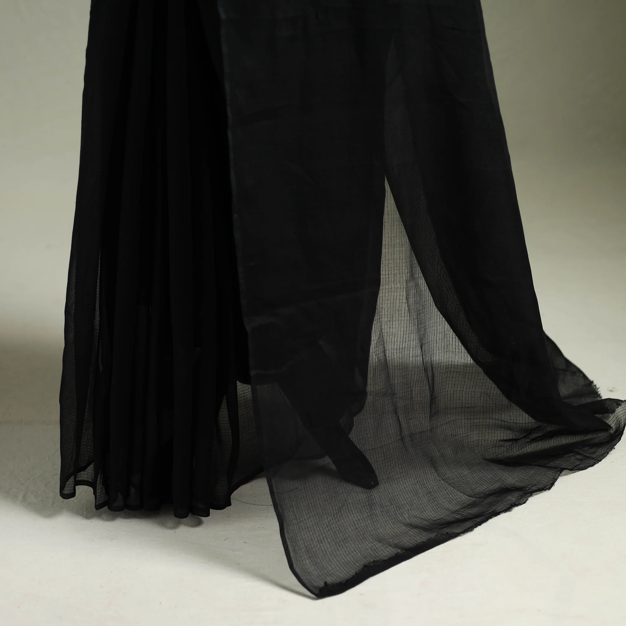 Black - Nazaakat Kota Doria Cotton Plain Saree with Blouse & Jewellery Set 02 - Image 4