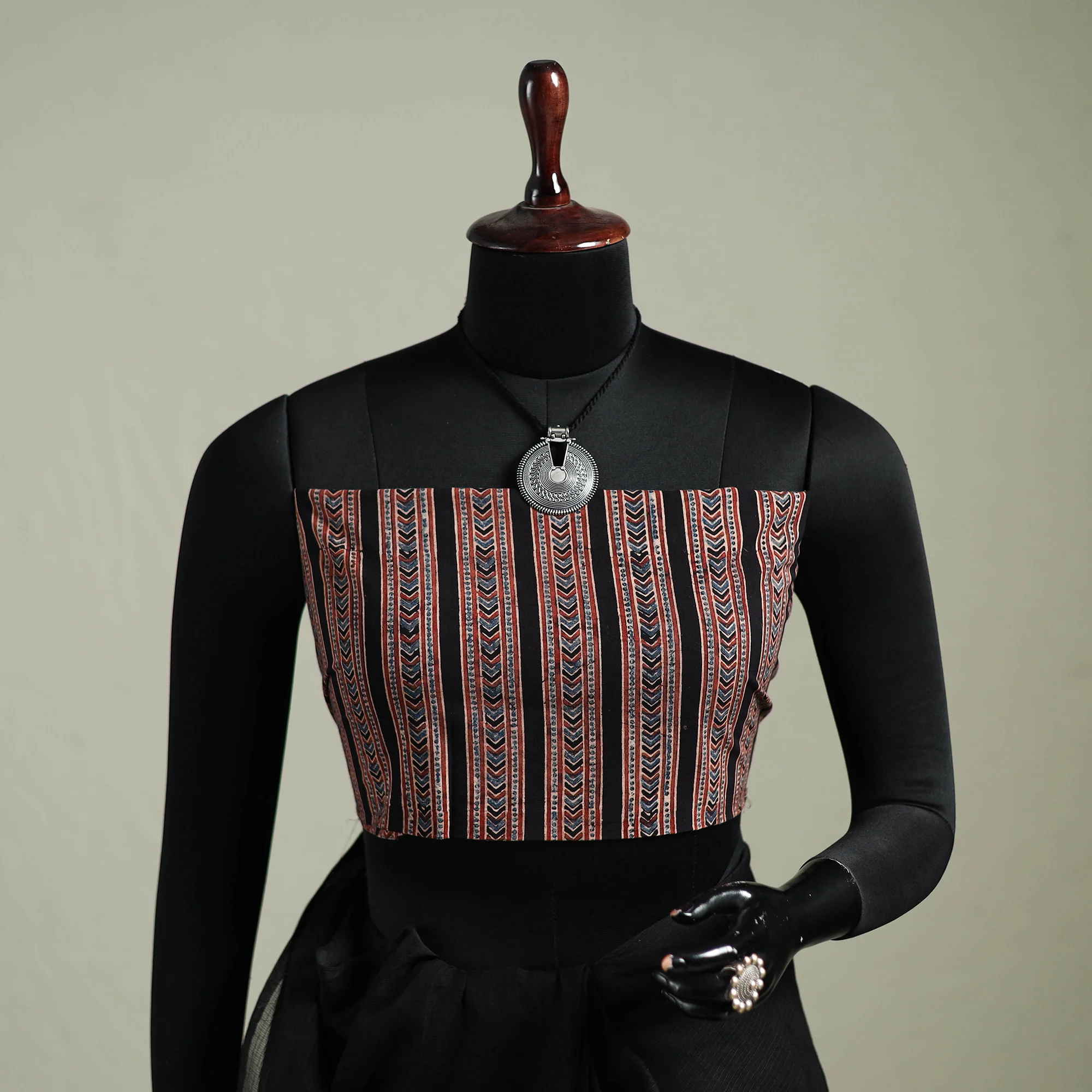 Black - Nazaakat Kota Doria Cotton Plain Saree with Blouse & Jewellery Set 03 - Image 2