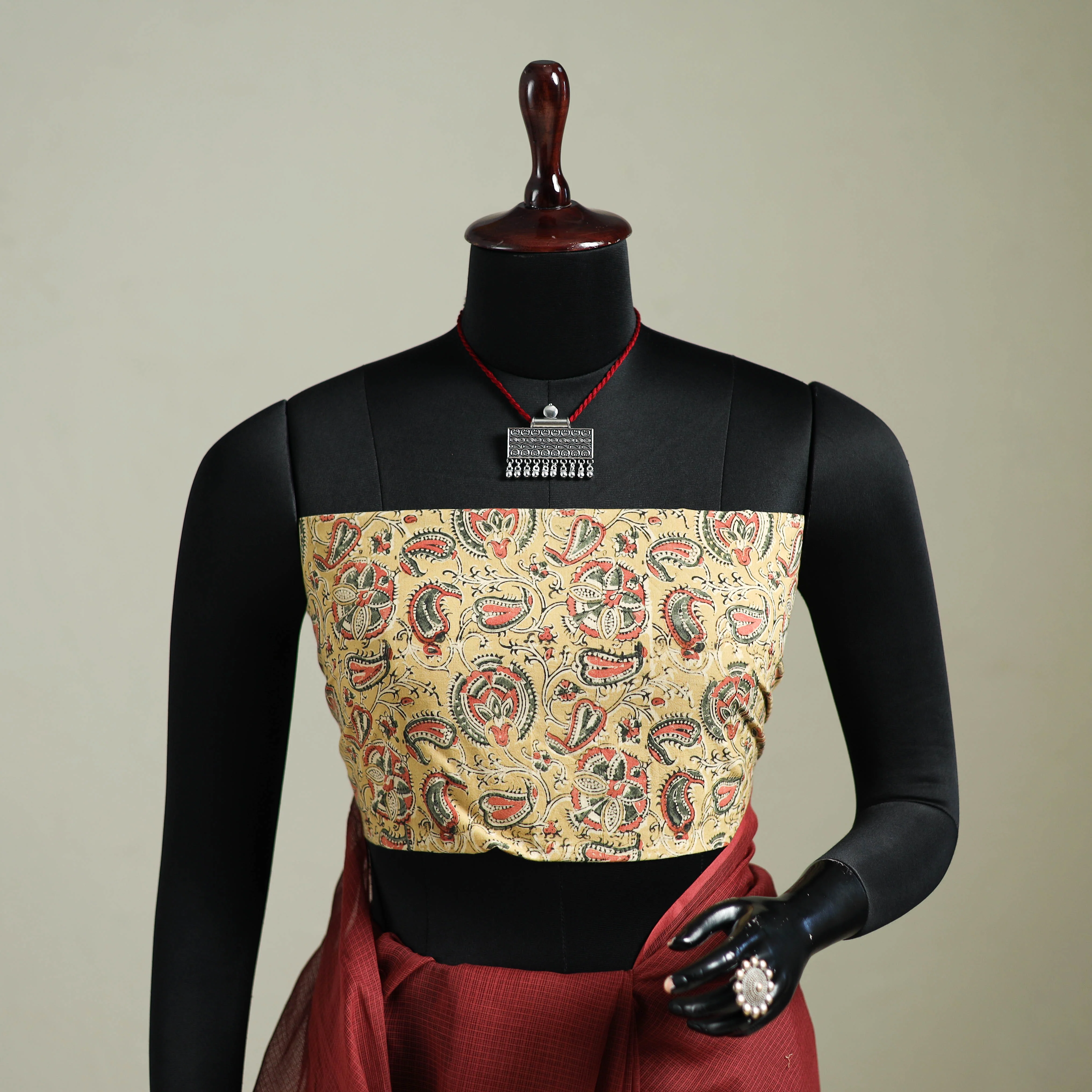 Red - Nazaakat Kota Doria Cotton Plain Saree with Blouse & Jewellery Set 101 - Image 2
