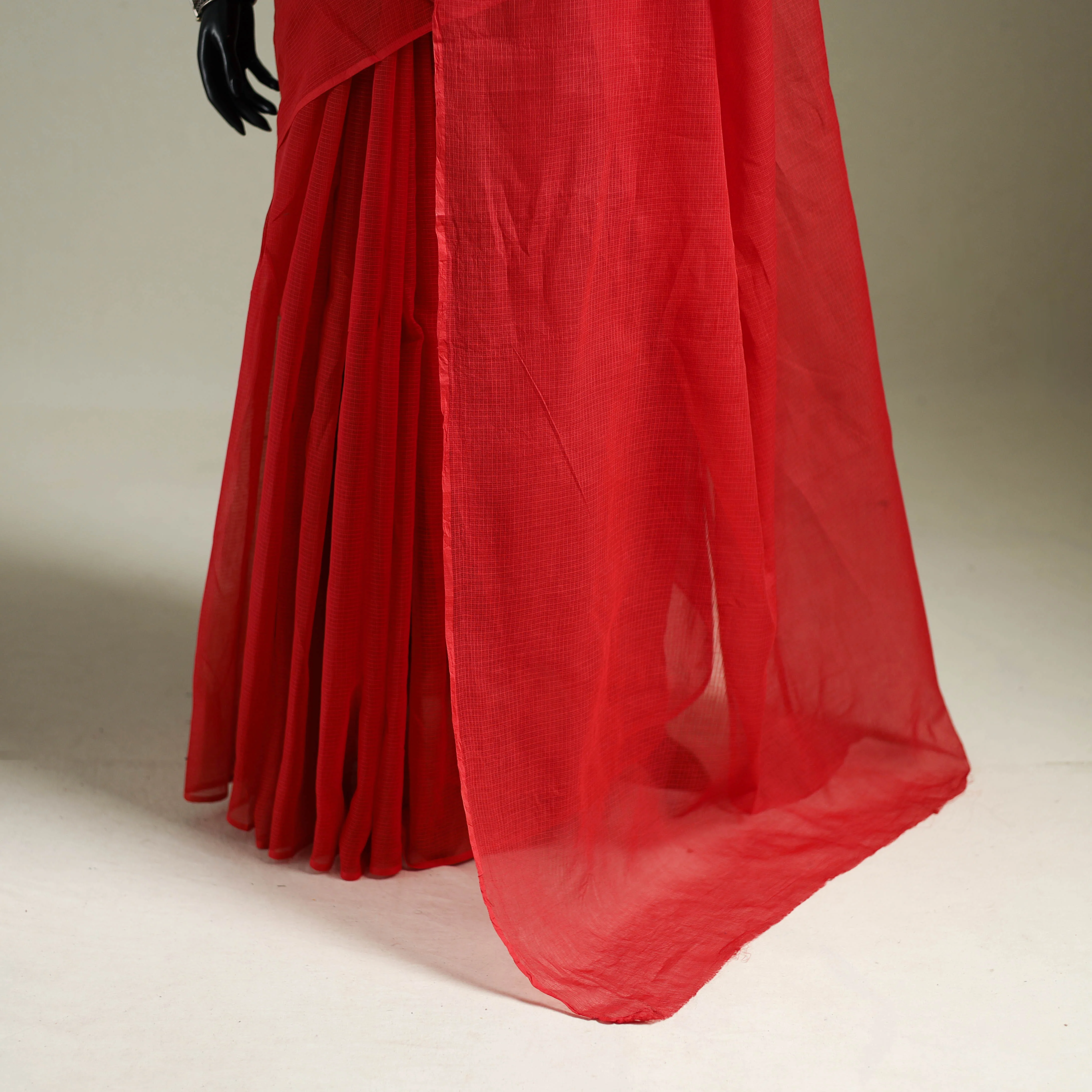 Red - Nazaakat Kota Doria Cotton Plain Saree with Blouse & Jewellery Set 103 - Image 4