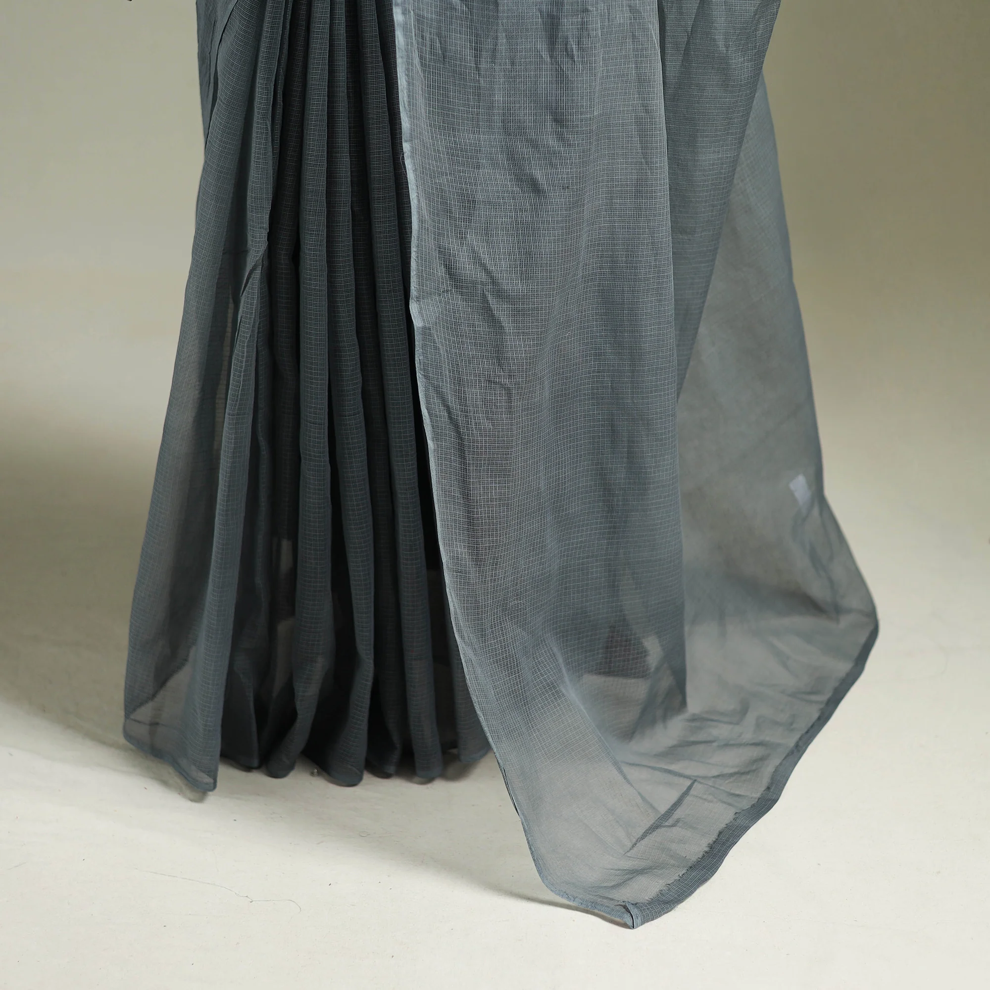 Grey - Nazaakat Kota Doria Cotton Plain Saree with Blouse & Jewellery Set 108 - Image 4