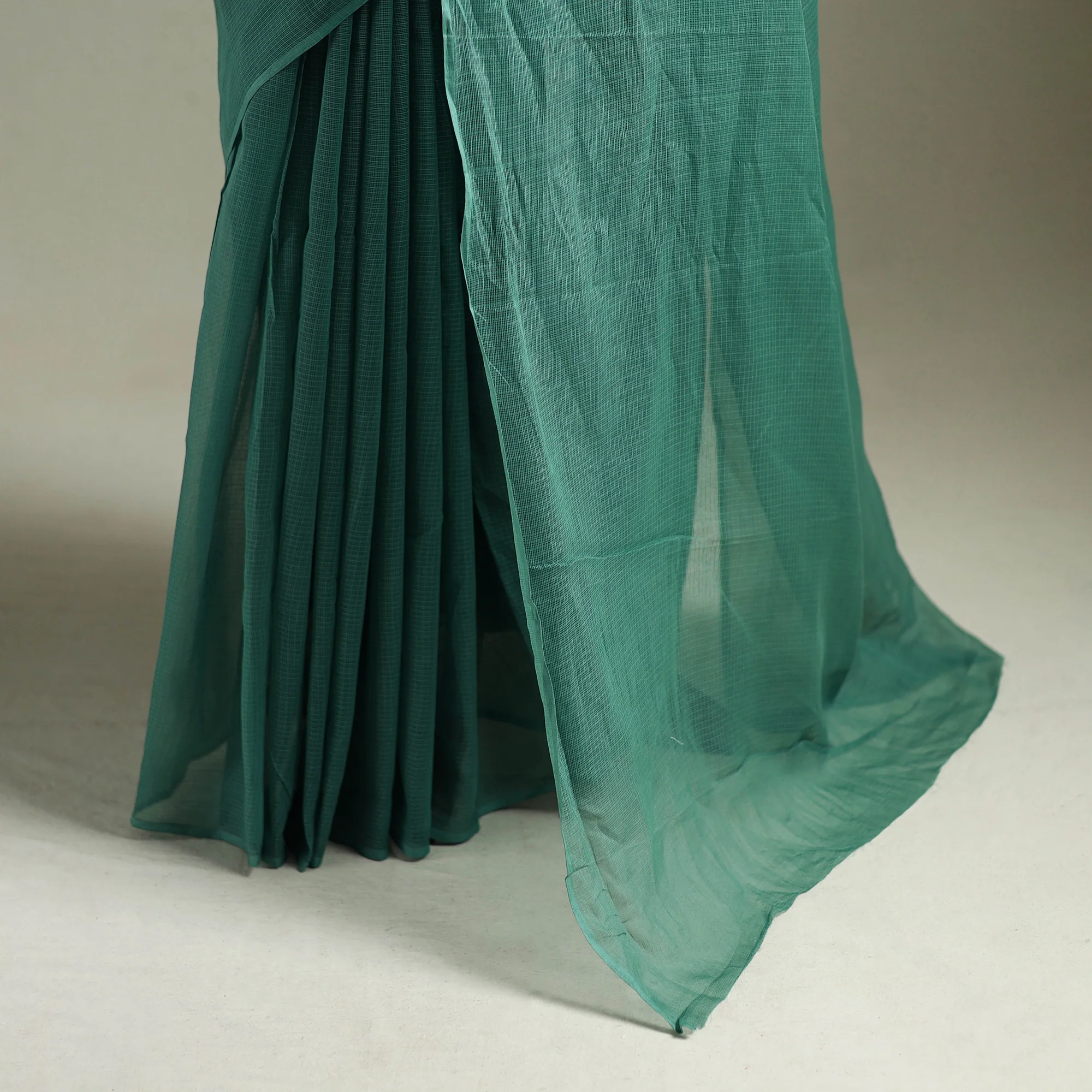 Green - Nazaakat Kota Doria Cotton Plain Saree with Blouse & Jewellery Set 121 - Image 4