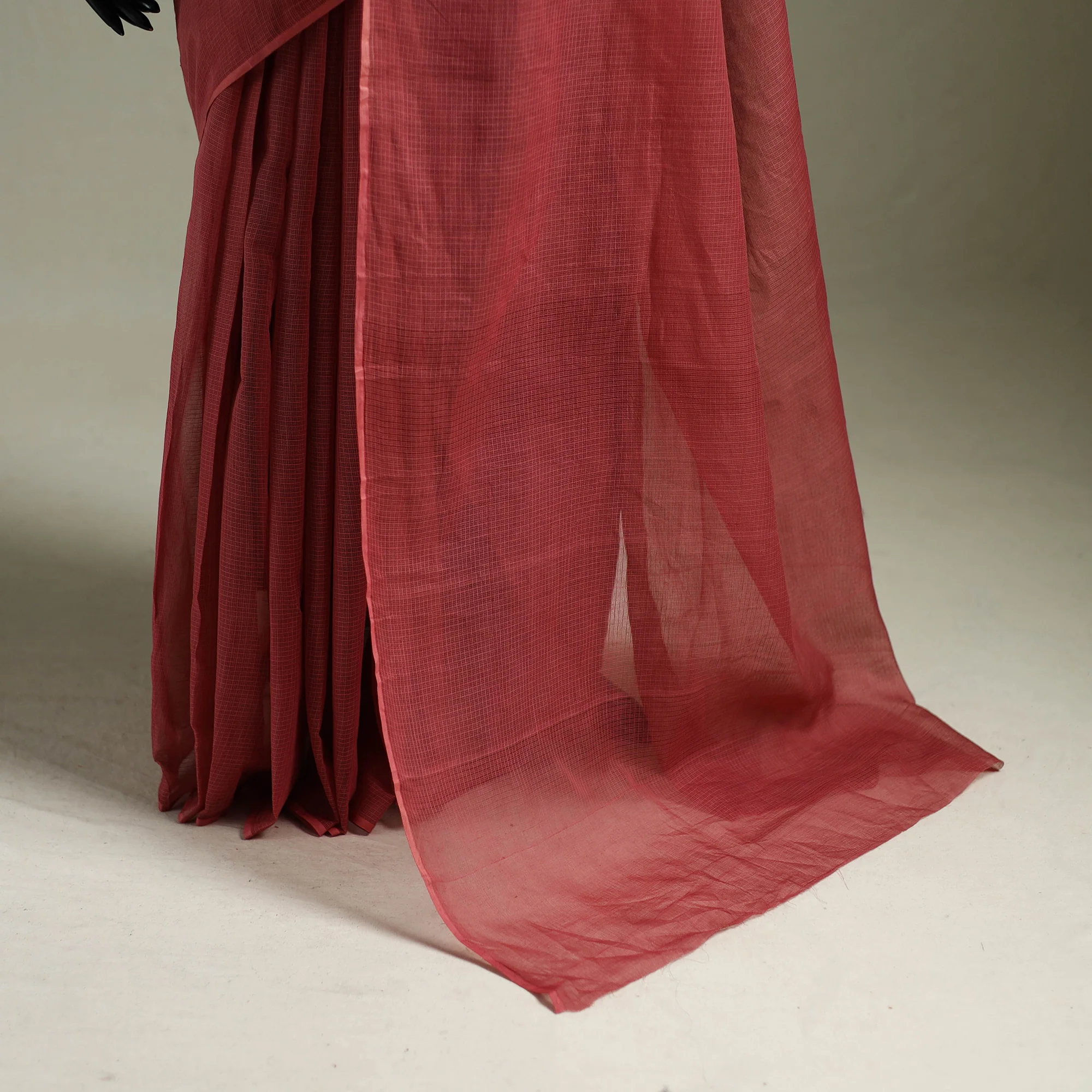 Red - Nazaakat Kota Doria Cotton Plain Saree with Blouse & Jewellery Set 124 - Image 4