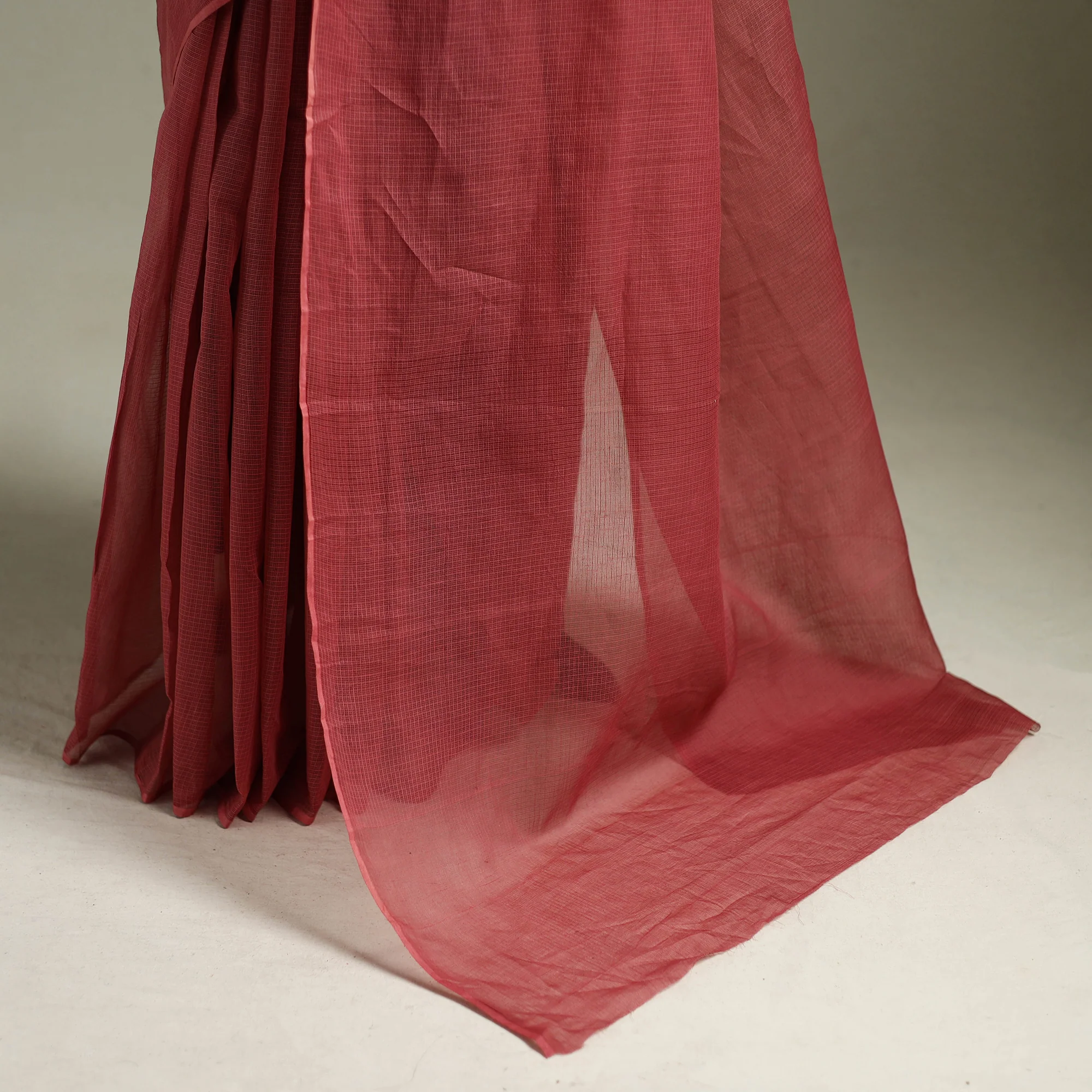 Red - Nazaakat Kota Doria Cotton Plain Saree with Blouse & Jewellery Set 125 - Image 4