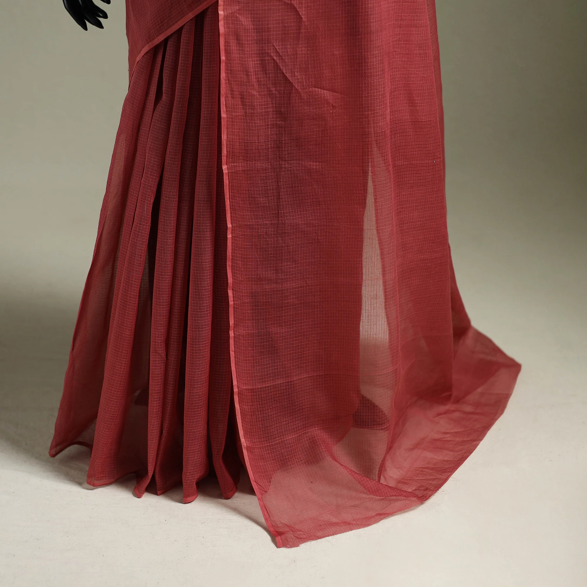 Red - Nazaakat Kota Doria Cotton Plain Saree with Blouse & Jewellery Set 126 - Image 4