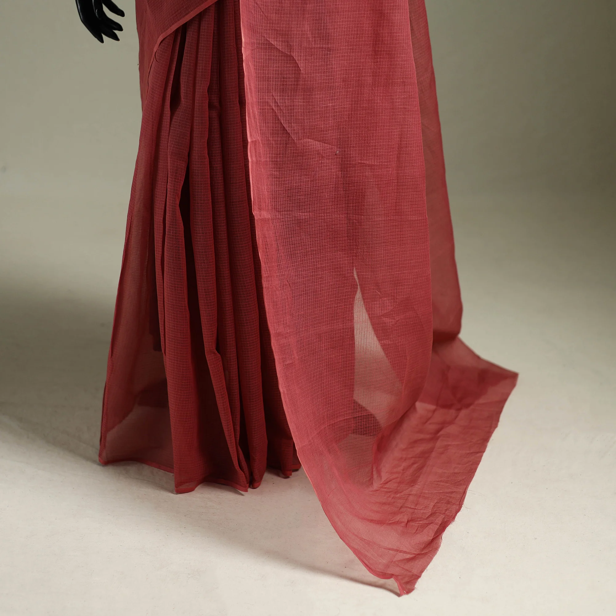 Red - Nazaakat Kota Doria Cotton Plain Saree with Blouse & Jewellery Set 127 - Image 4