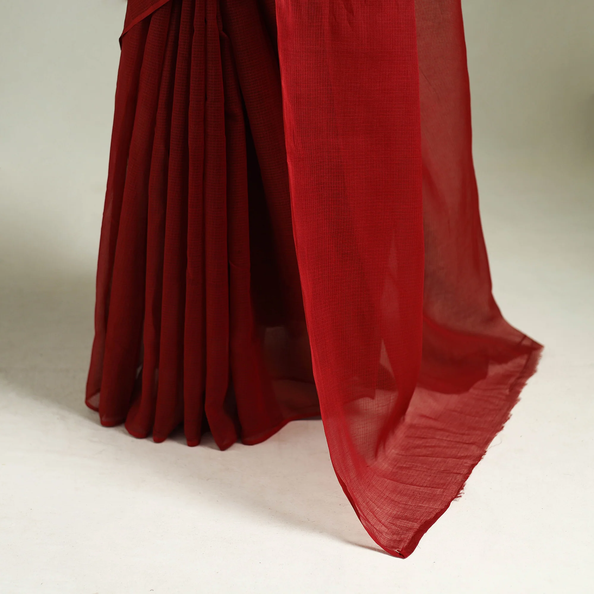 Red - Nazaakat Kota Doria Cotton Plain Saree with Blouse & Jewellery Set 146 - Image 4