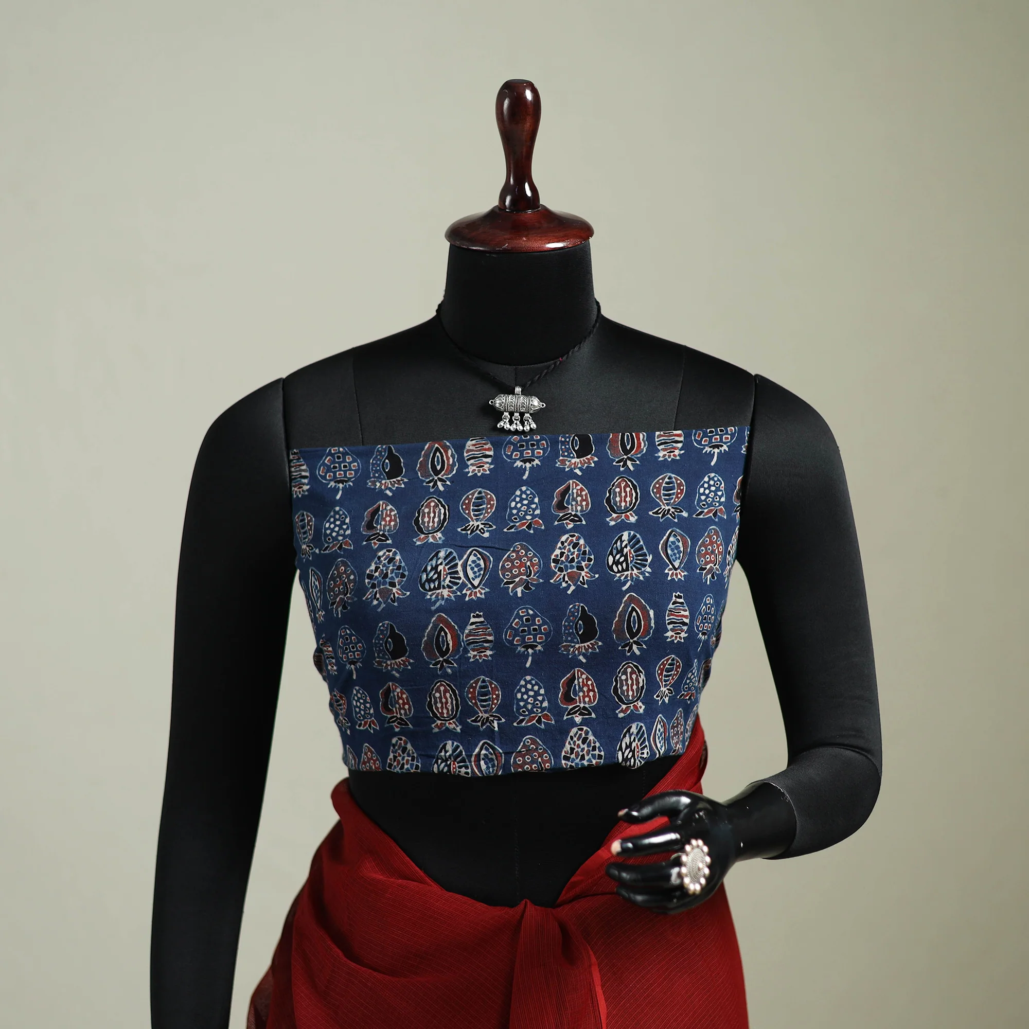 Red - Nazaakat Kota Doria Cotton Plain Saree with Blouse & Jewellery Set 149 - Image 2