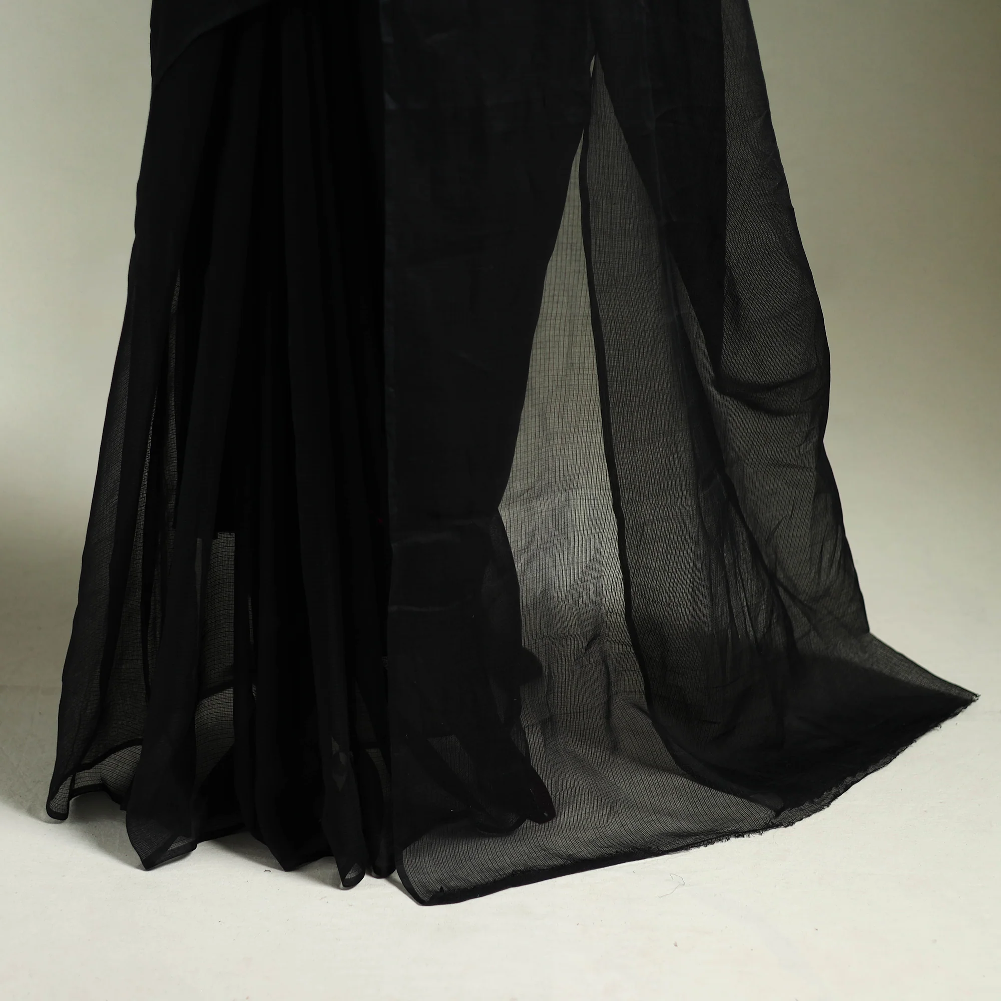 Black - Nazaakat Kota Doria Cotton Plain Saree with Blouse & Jewellery Set 15 - Image 4