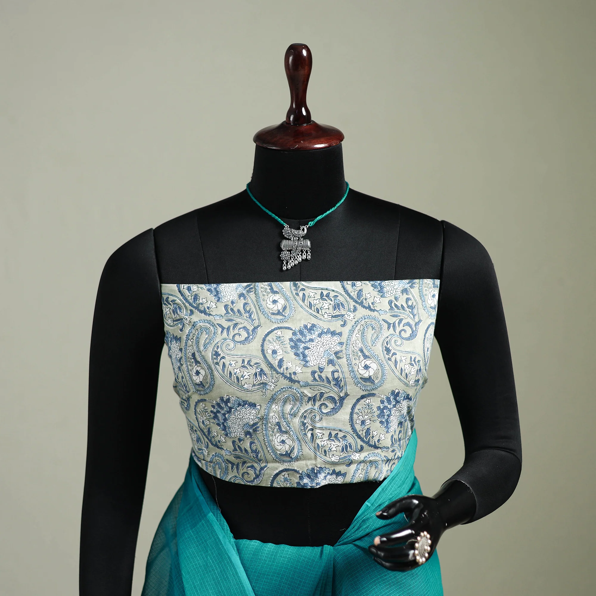 Green - Nazaakat Kota Doria Cotton Plain Saree with Blouse & Jewellery Set 152 - Image 2