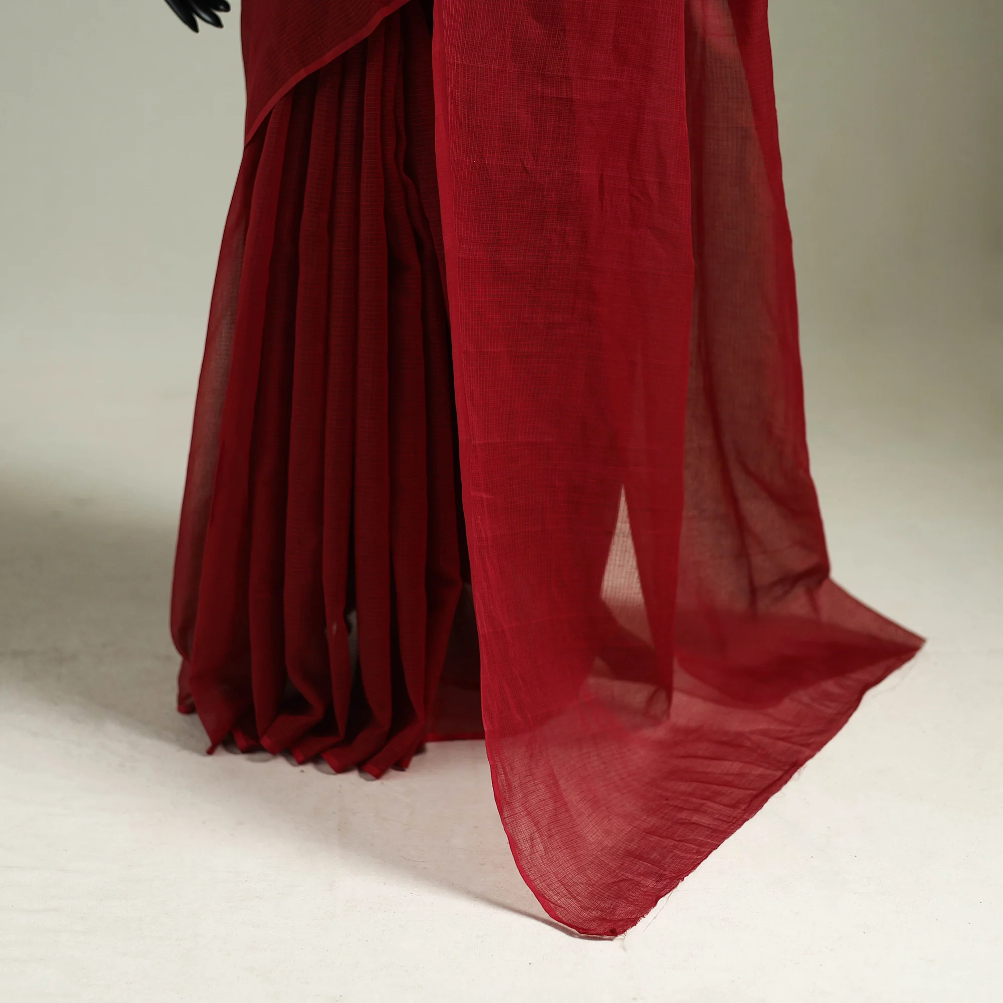 Red - Nazaakat Kota Doria Cotton Plain Saree with Blouse & Jewellery Set 153 - Image 4