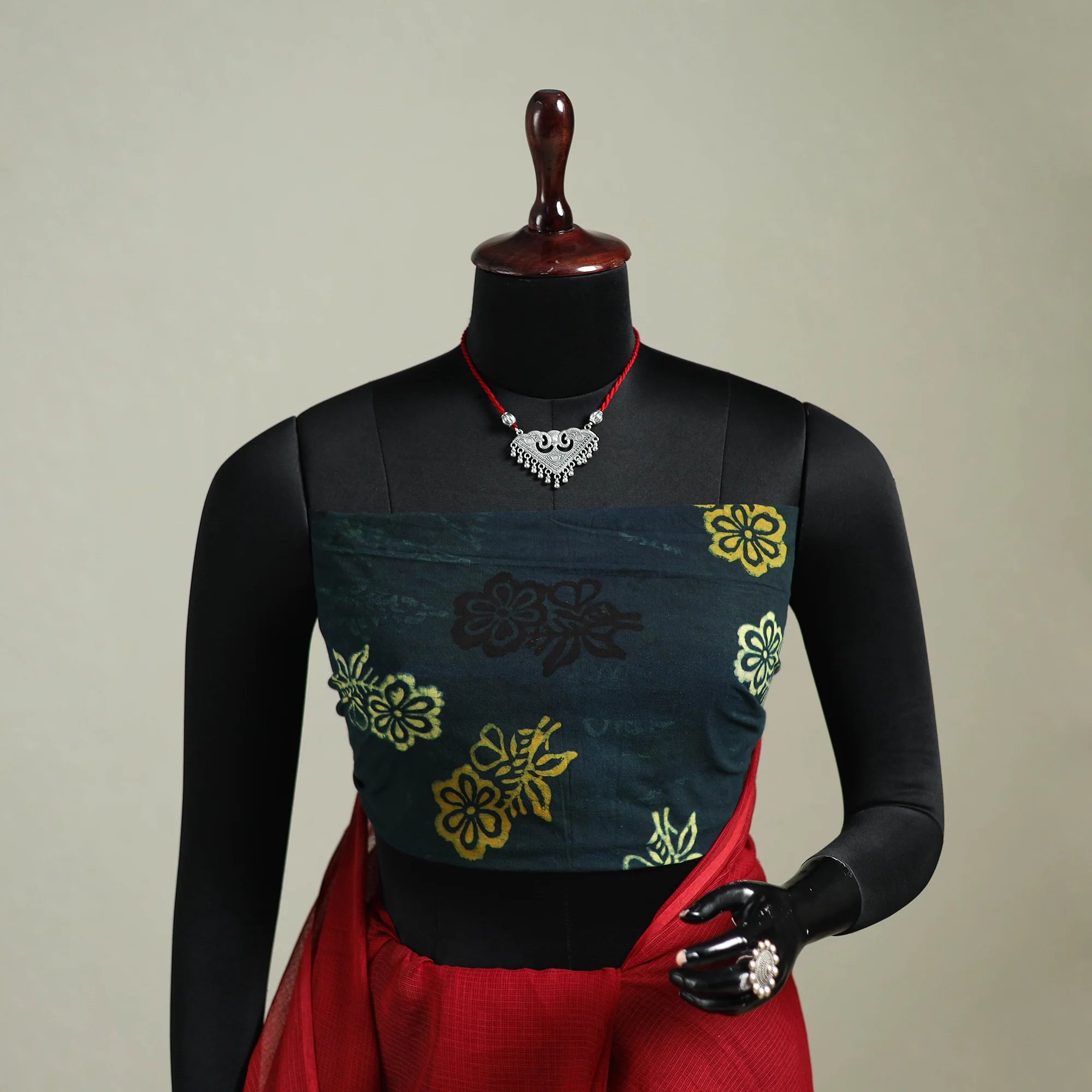 Red - Nazaakat Kota Doria Cotton Plain Saree with Blouse & Jewellery Set 155 - Image 2