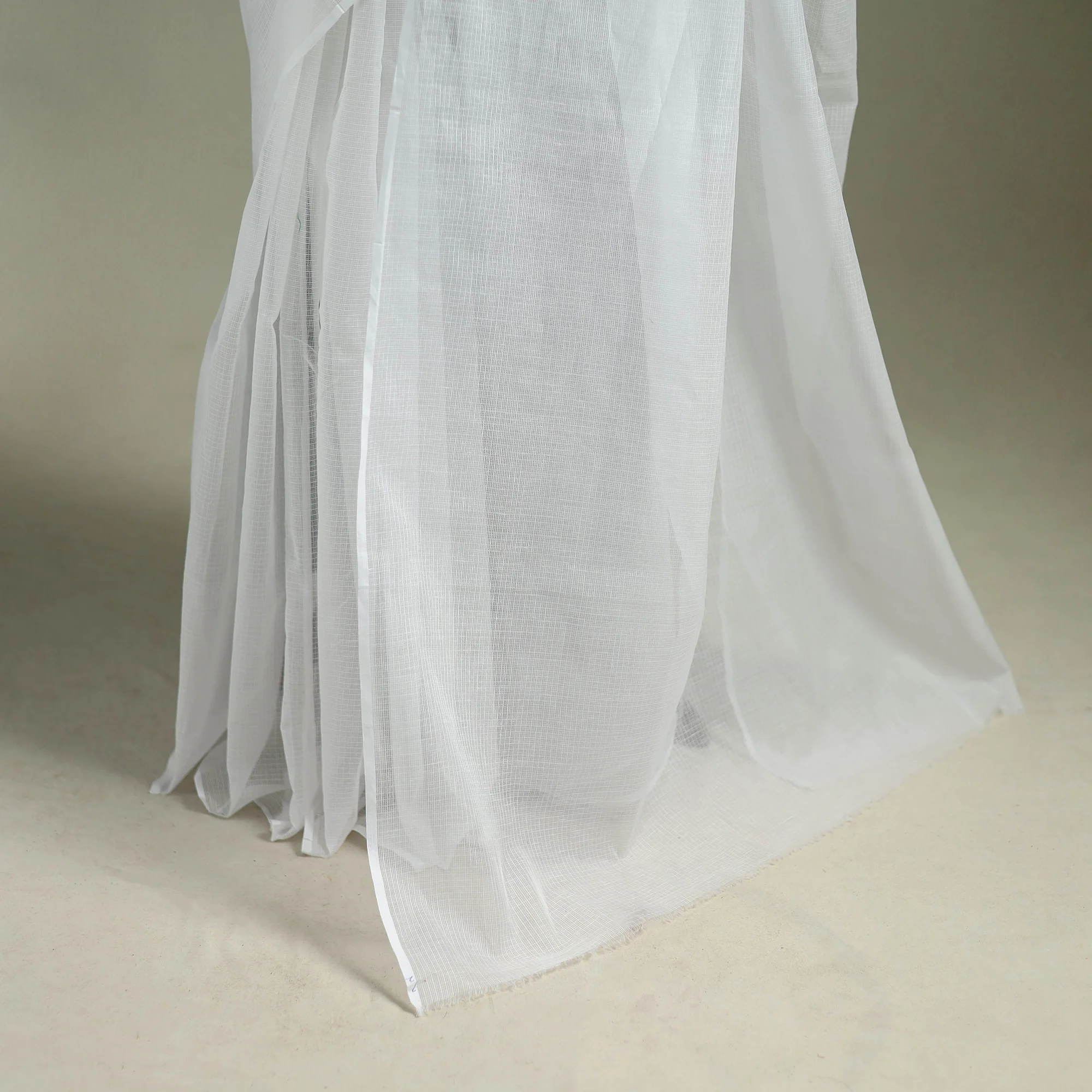 White - Nazaakat Kota Doria Cotton Plain Saree with Blouse & Jewellery Set 161 - Image 4