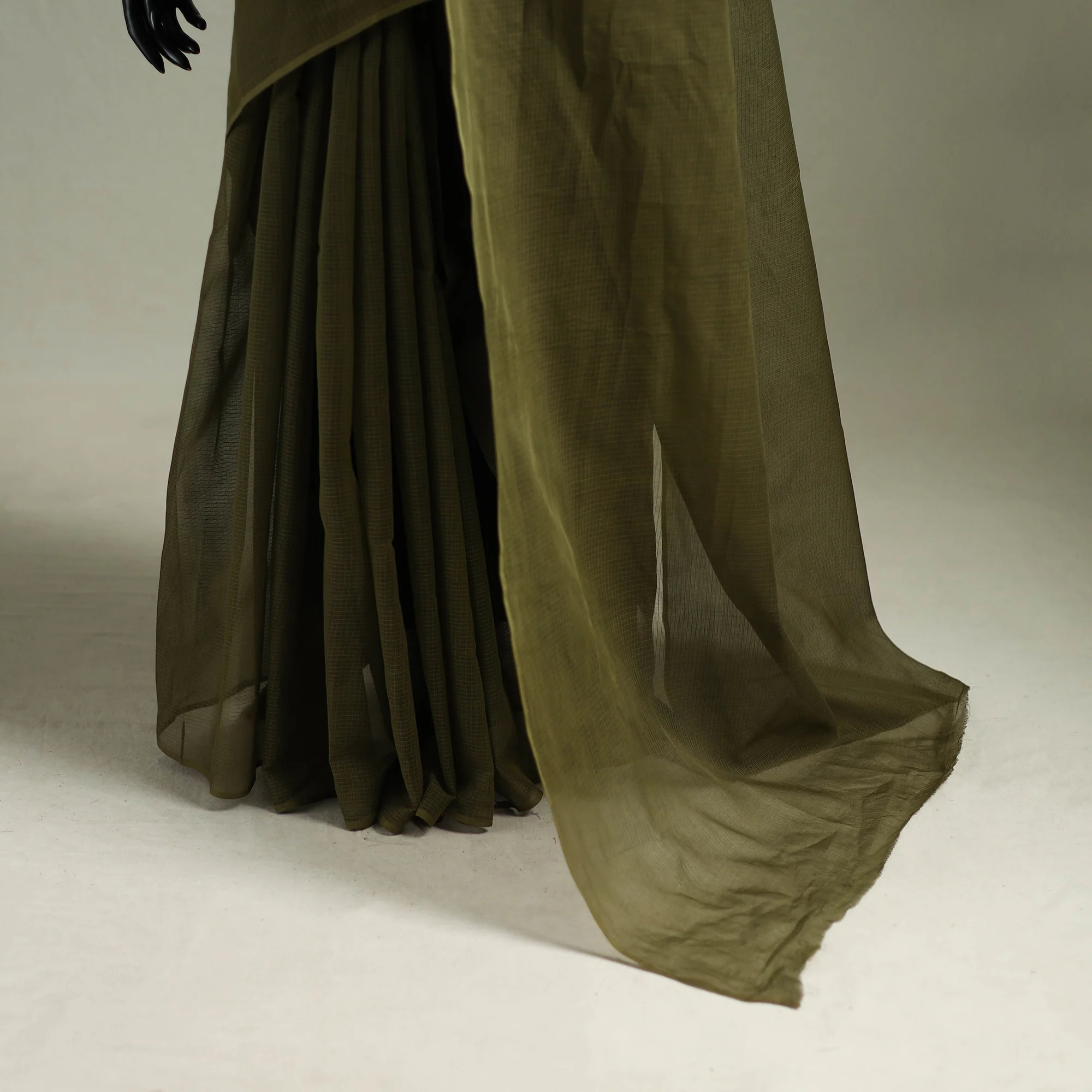 Green - Nazaakat Kota Doria Cotton Plain Saree with Blouse & Jewellery Set 170 - Image 4