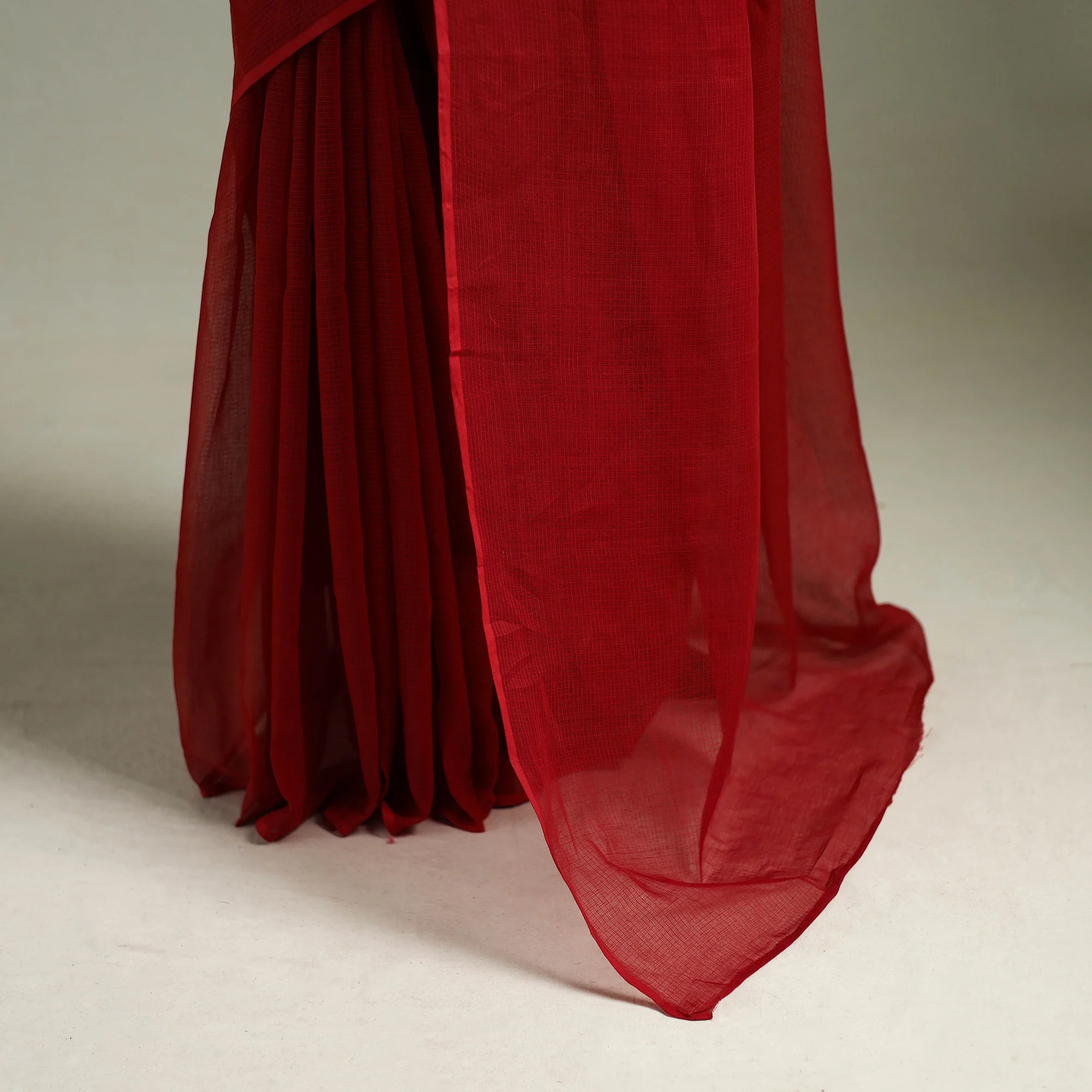 Red - Nazaakat Kota Doria Cotton Plain Saree with Blouse & Jewellery Set 187 - Image 4