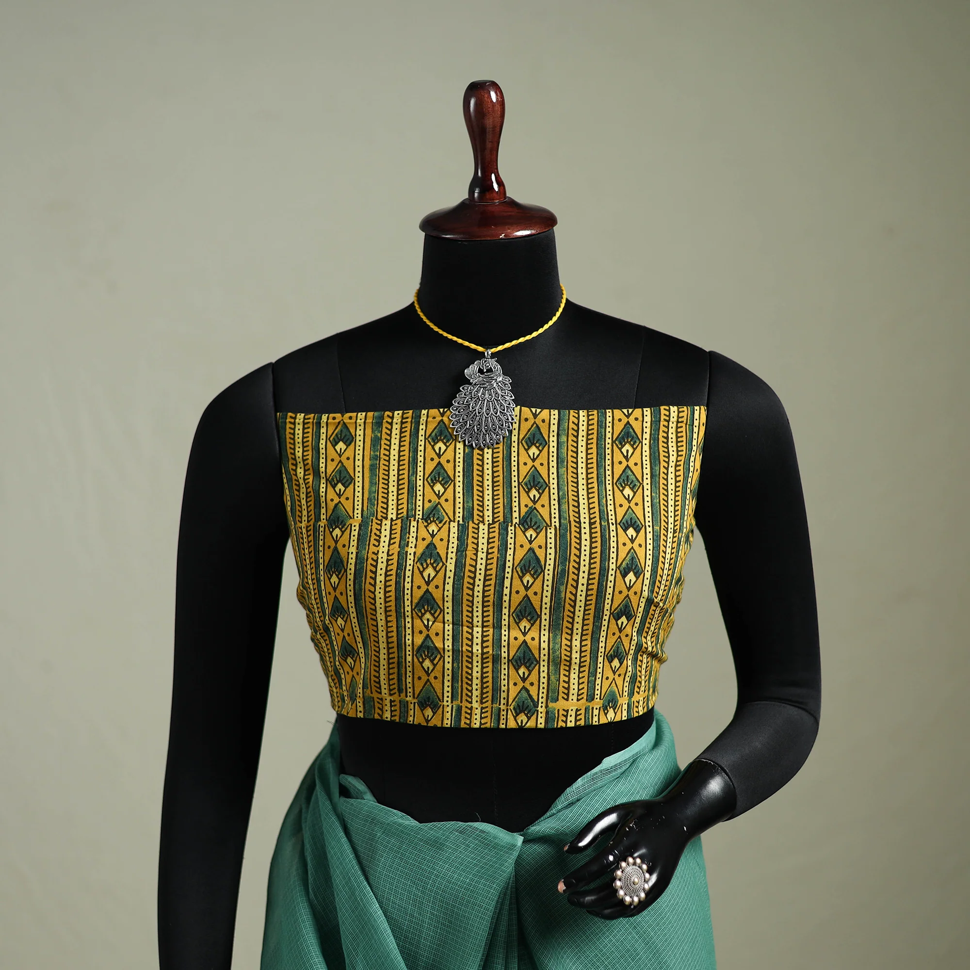 Green - Nazaakat Kota Doria Cotton Plain Saree with Blouse & Jewellery Set 20 - Image 2