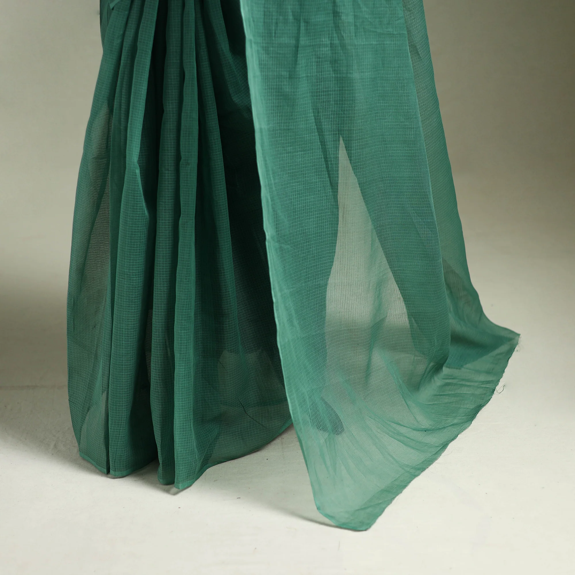 Green - Nazaakat Kota Doria Cotton Plain Saree with Blouse & Jewellery Set 20 - Image 4