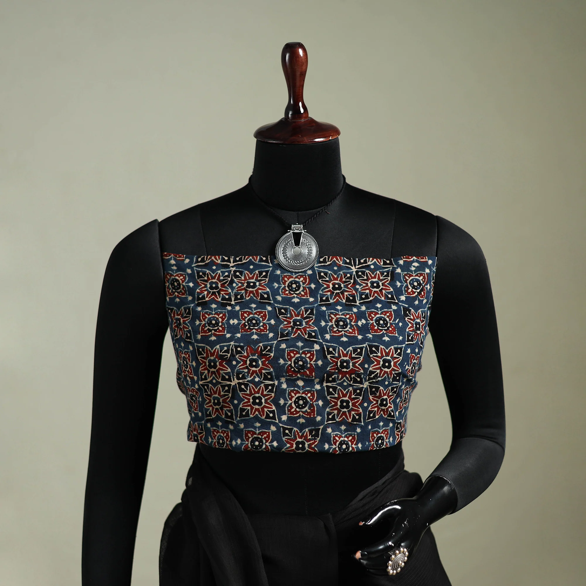 Black - Nazaakat Kota Doria Cotton Plain Saree with Blouse & Jewellery Set 36 - Image 2
