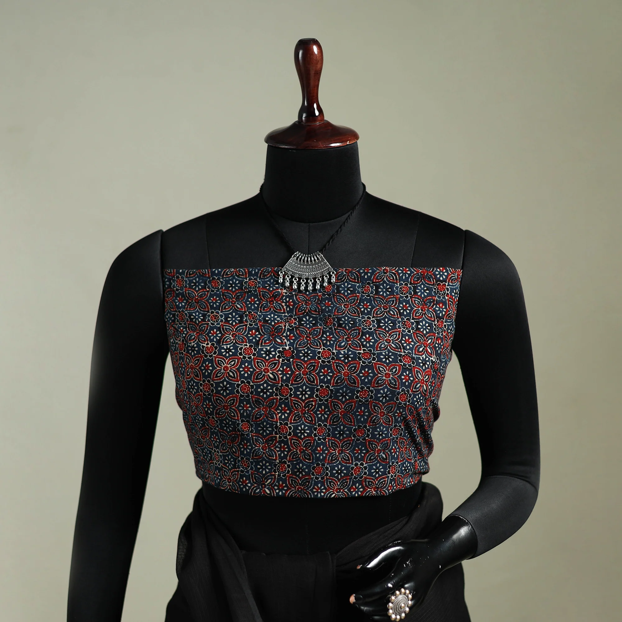 Black - Nazaakat Kota Doria Cotton Plain Saree with Blouse & Jewellery Set 39 - Image 2