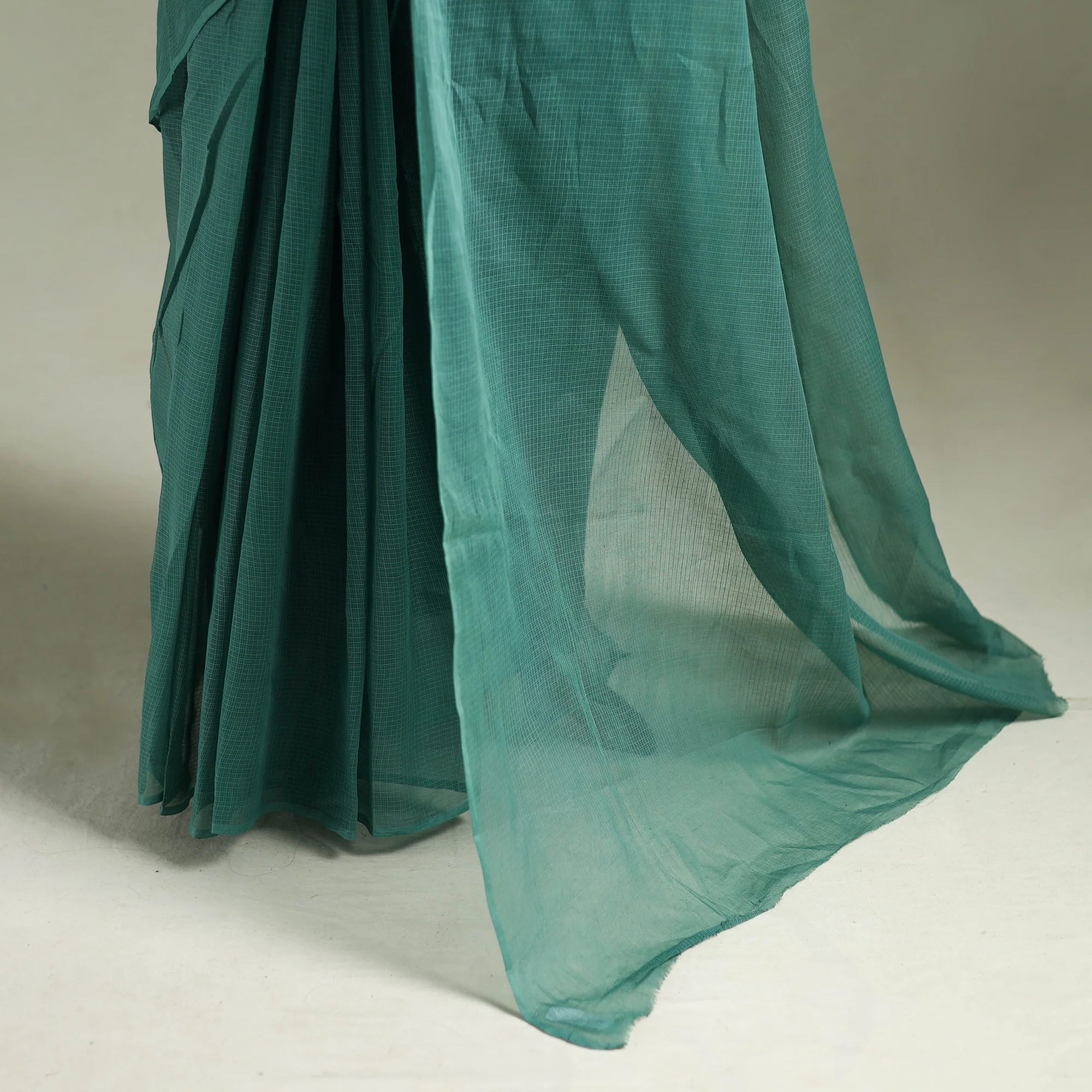 Green - Nazaakat Kota Doria Cotton Plain Saree with Blouse & Jewellery Set 56 - Image 4