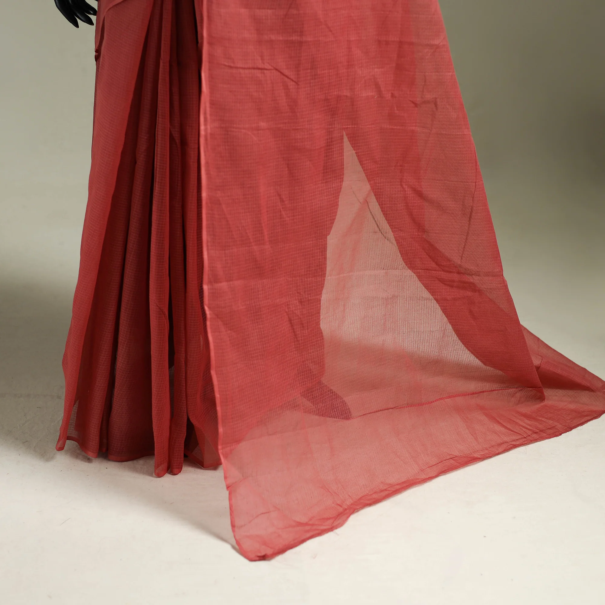 Red - Nazaakat Kota Doria Cotton Plain Saree with Blouse & Jewellery Set 61 - Image 4