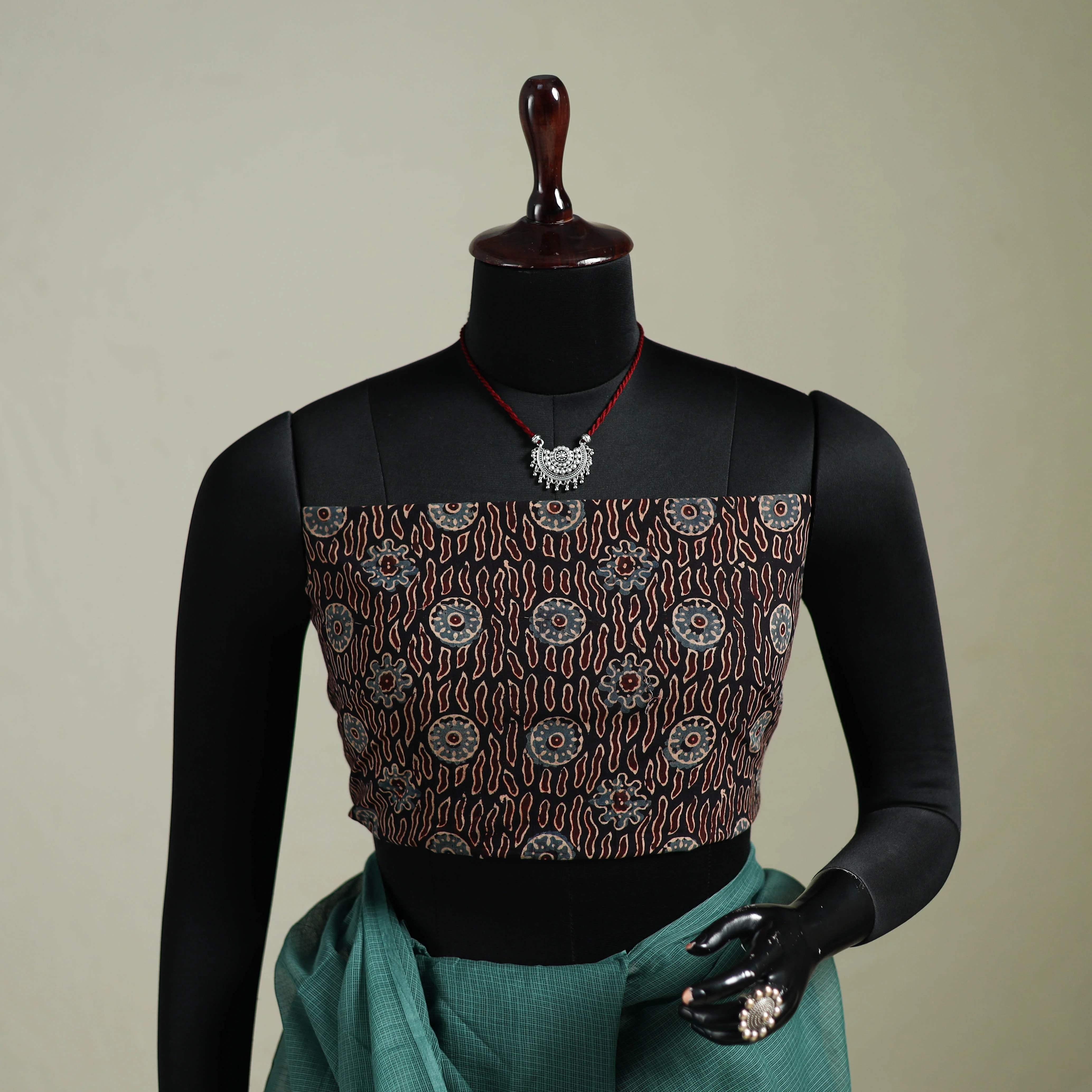 Green - Nazaakat Kota Doria Cotton Plain Saree with Blouse & Jewellery Set 65 - Image 2