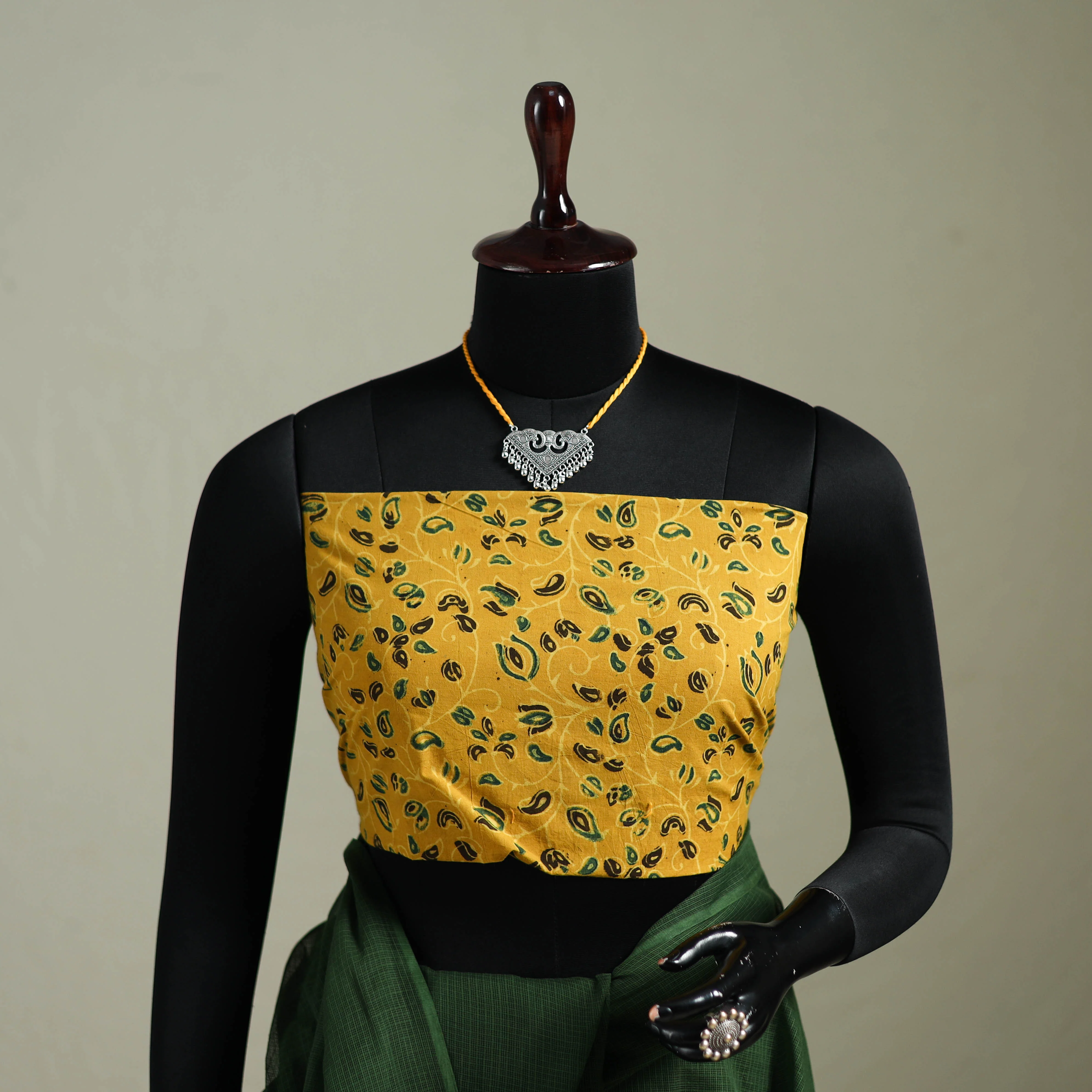 Green - Nazaakat Kota Doria Cotton Plain Saree with Blouse & Jewellery Set 74 - Image 2