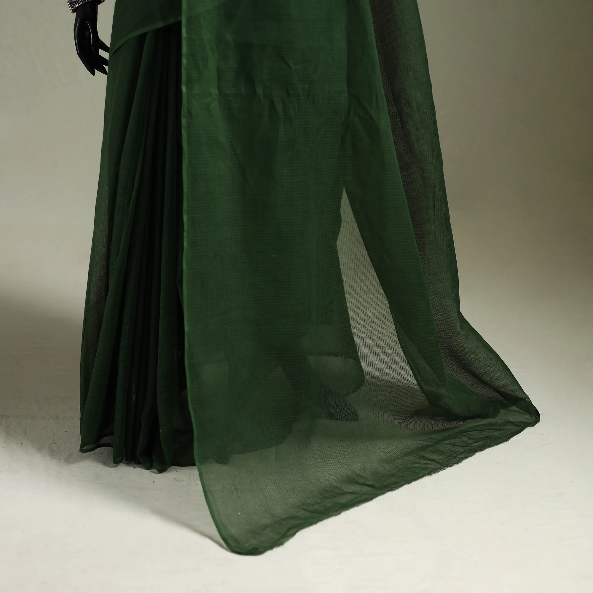 Green - Nazaakat Kota Doria Cotton Plain Saree with Blouse & Jewellery Set 74 - Image 4