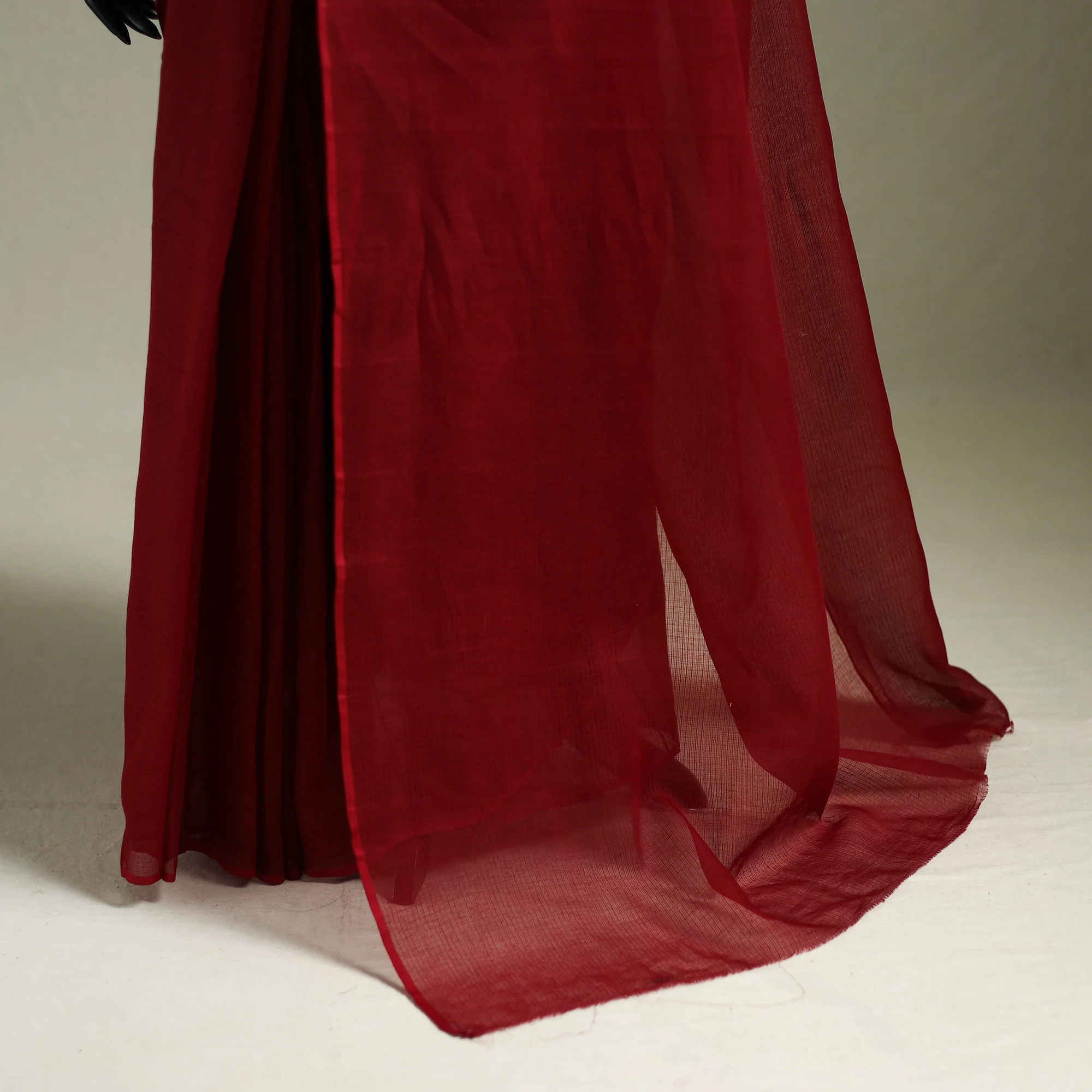 Red - Nazaakat Kota Doria Cotton Plain Saree with Blouse & Jewellery Set 93 - Image 4