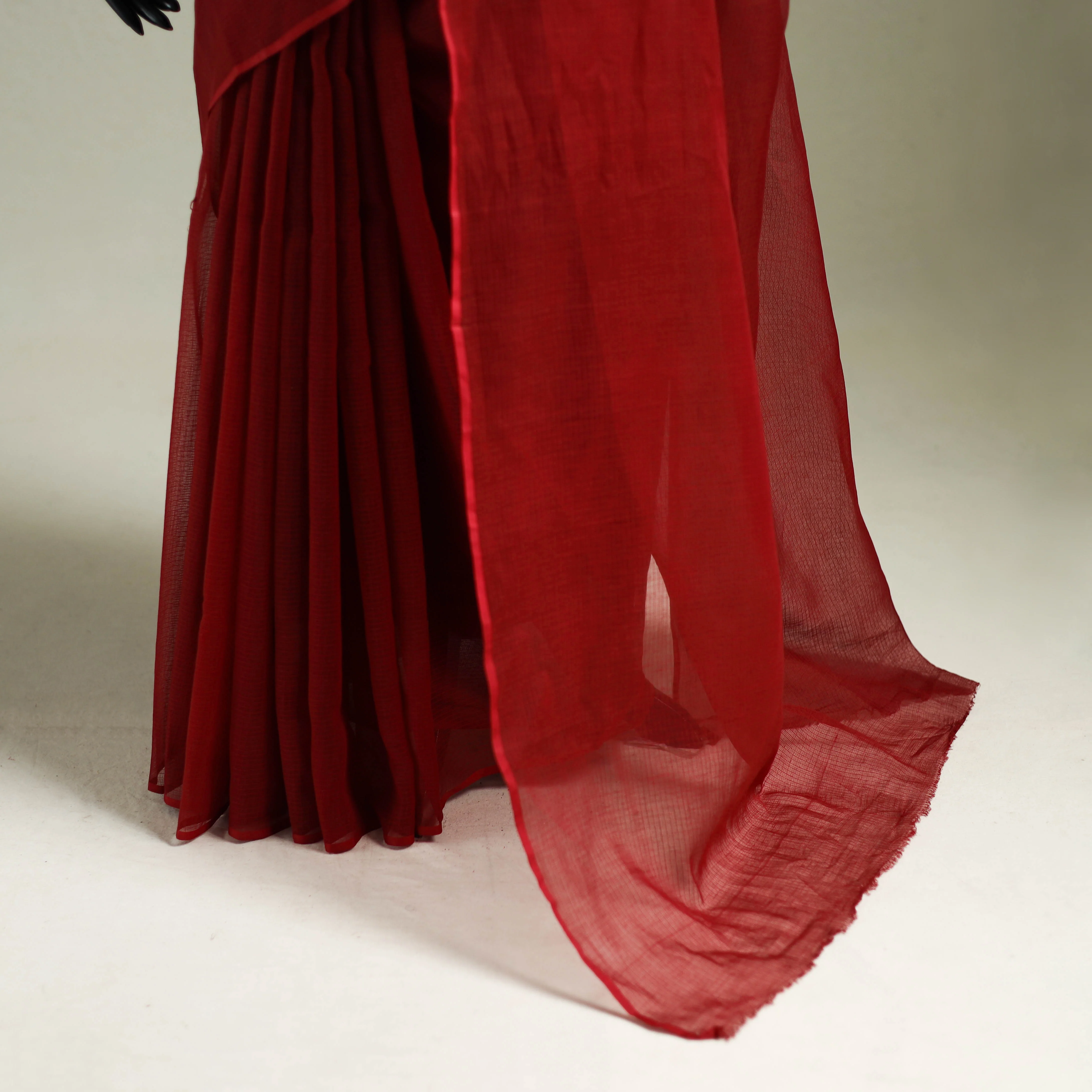 Red - Nazaakat Kota Doria Cotton Plain Saree with Blouse & Jewellery Set 96 - Image 4