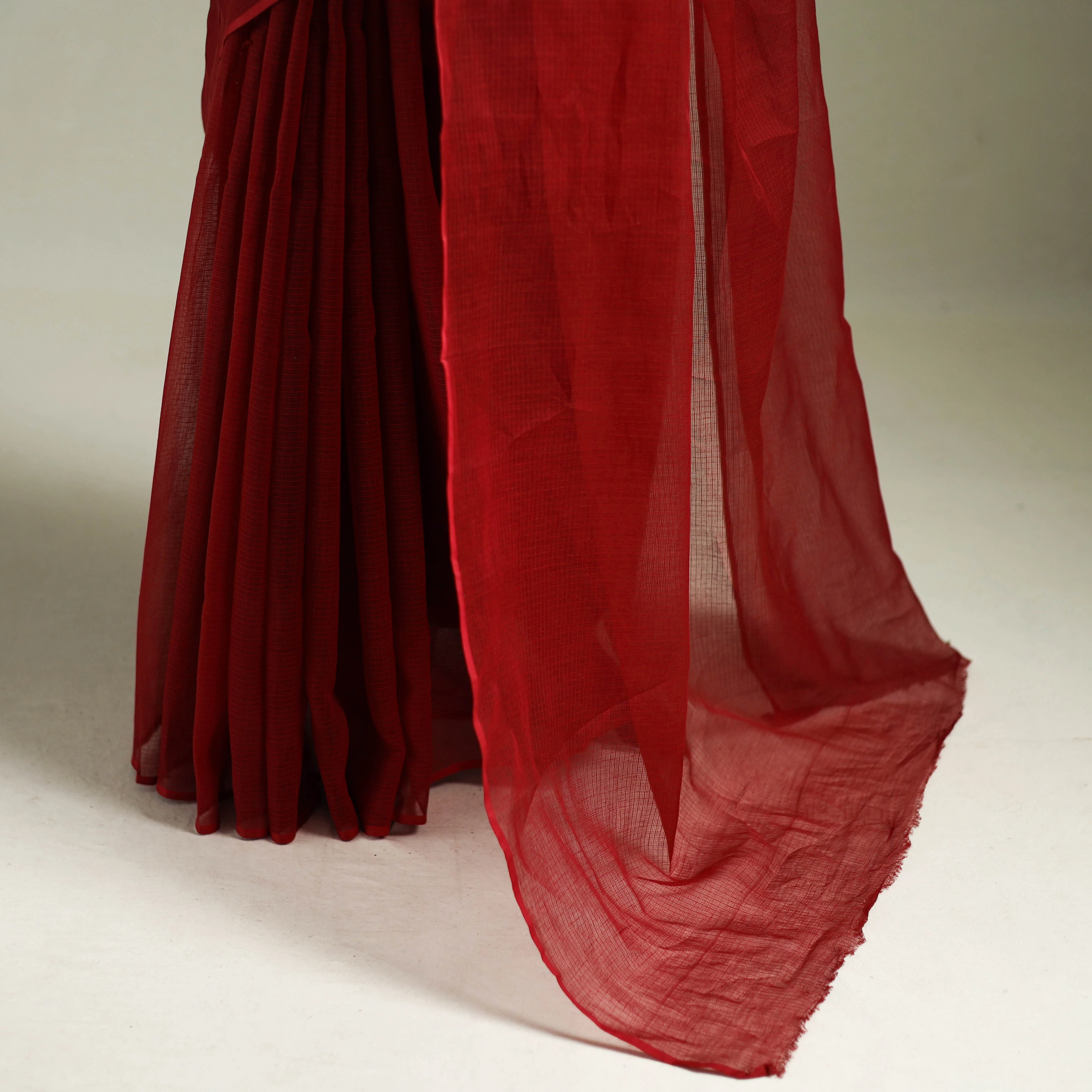 Red - Nazaakat Kota Doria Cotton Plain Saree with Blouse & Jewellery Set 97 - Image 4
