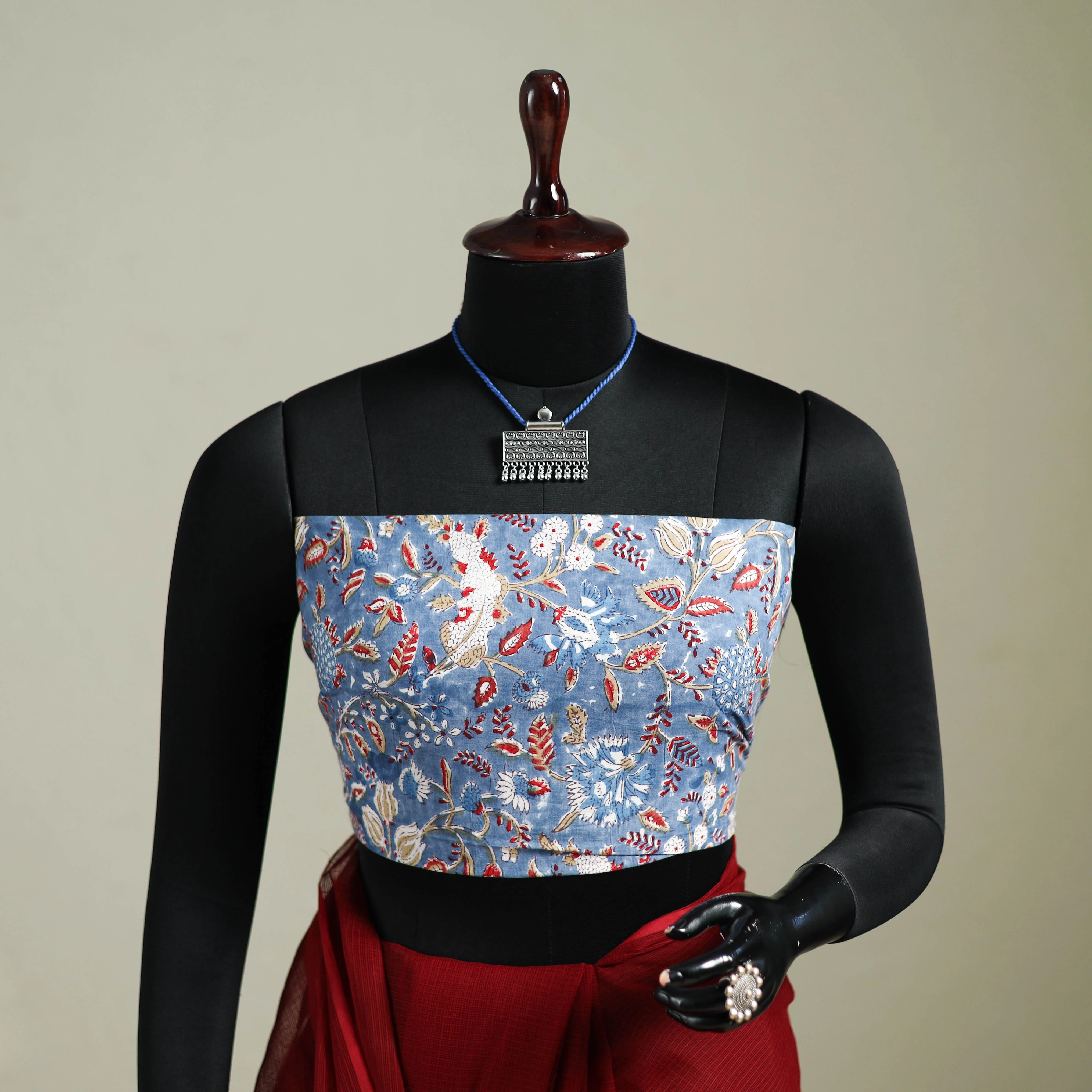 Red - Nazaakat Kota Doria Cotton Plain Saree with Blouse & Jewellery Set 99 - Image 2