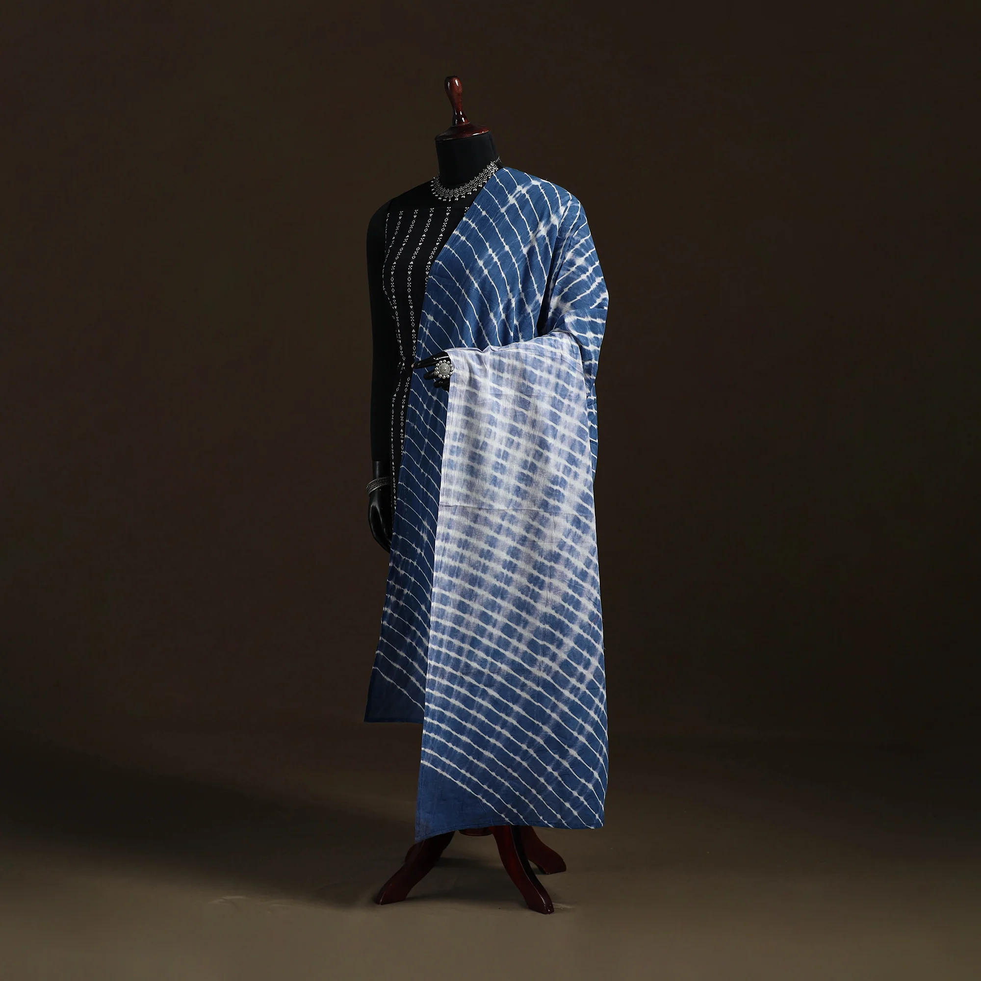 Shibori Tie-Dye Cotton Dupatta with Tassels 12